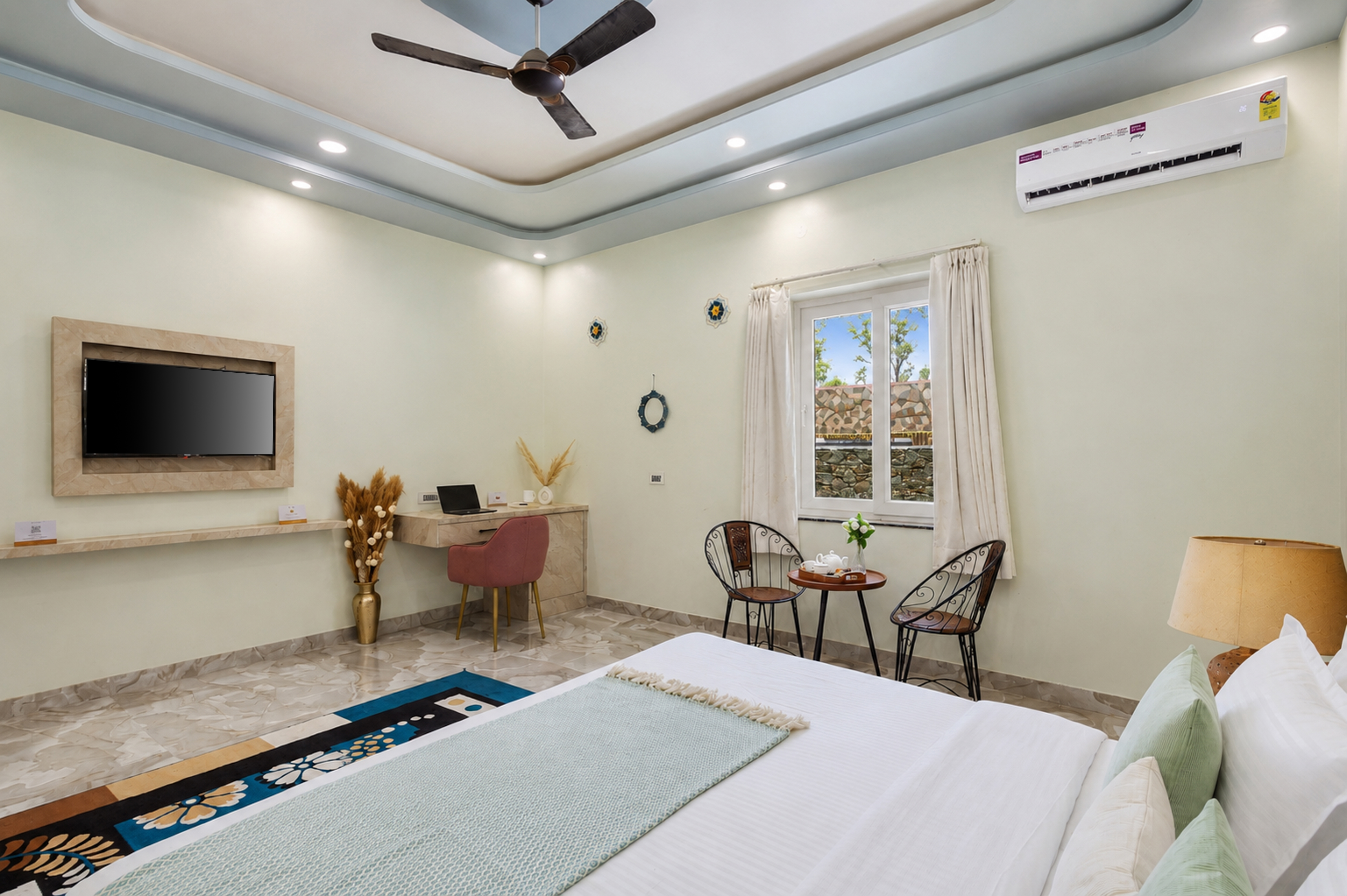 Gold Palm Granola | Elegant Room in a Serene Resort with Shared Pool, Dining, & Garden | Near Popular Tourist Attractions — photo 13