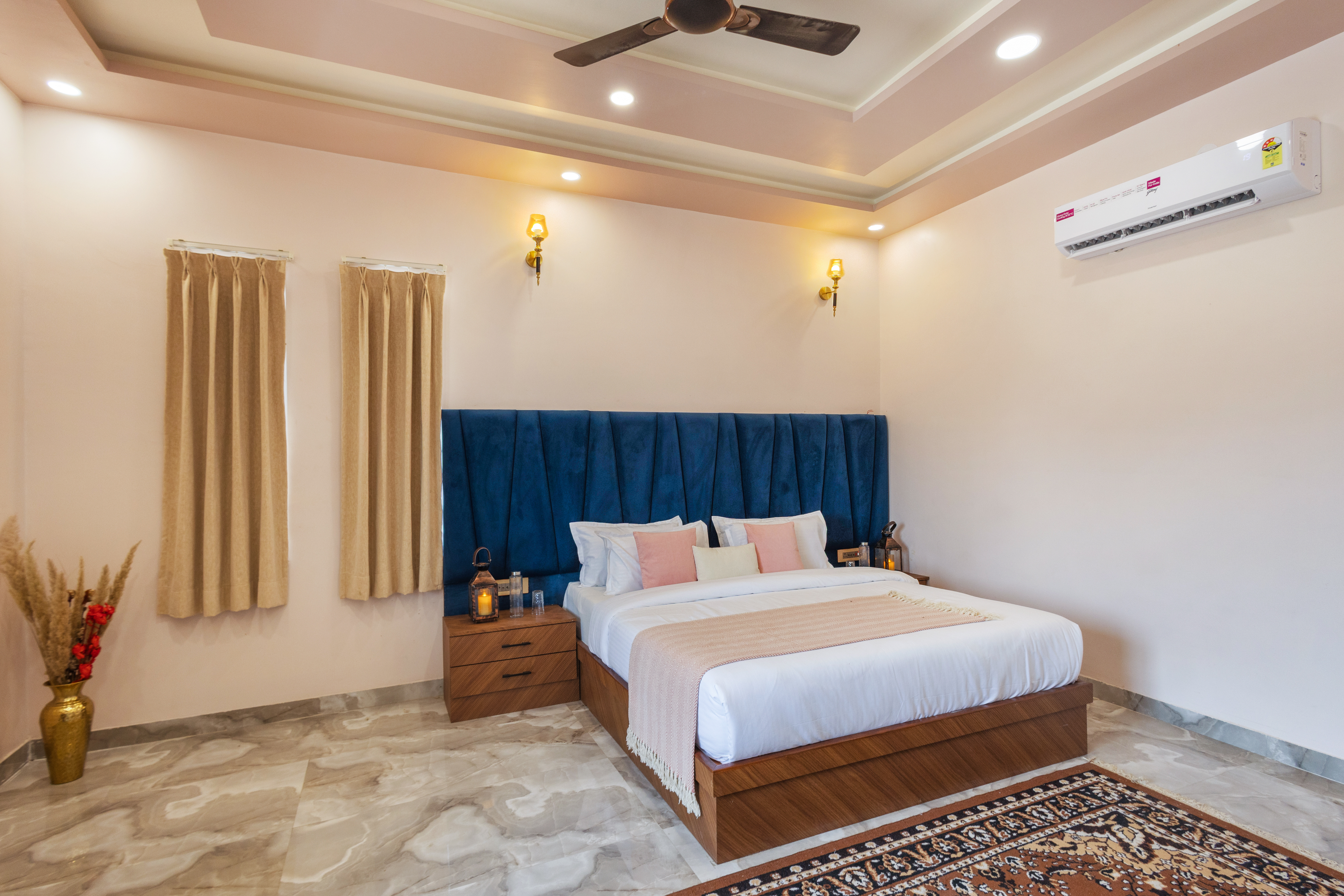 Gold Palm Granola | Elegant Room in a Serene Resort with Shared Pool, Dining, & Garden | Near Popular Tourist Attractions — photo 8