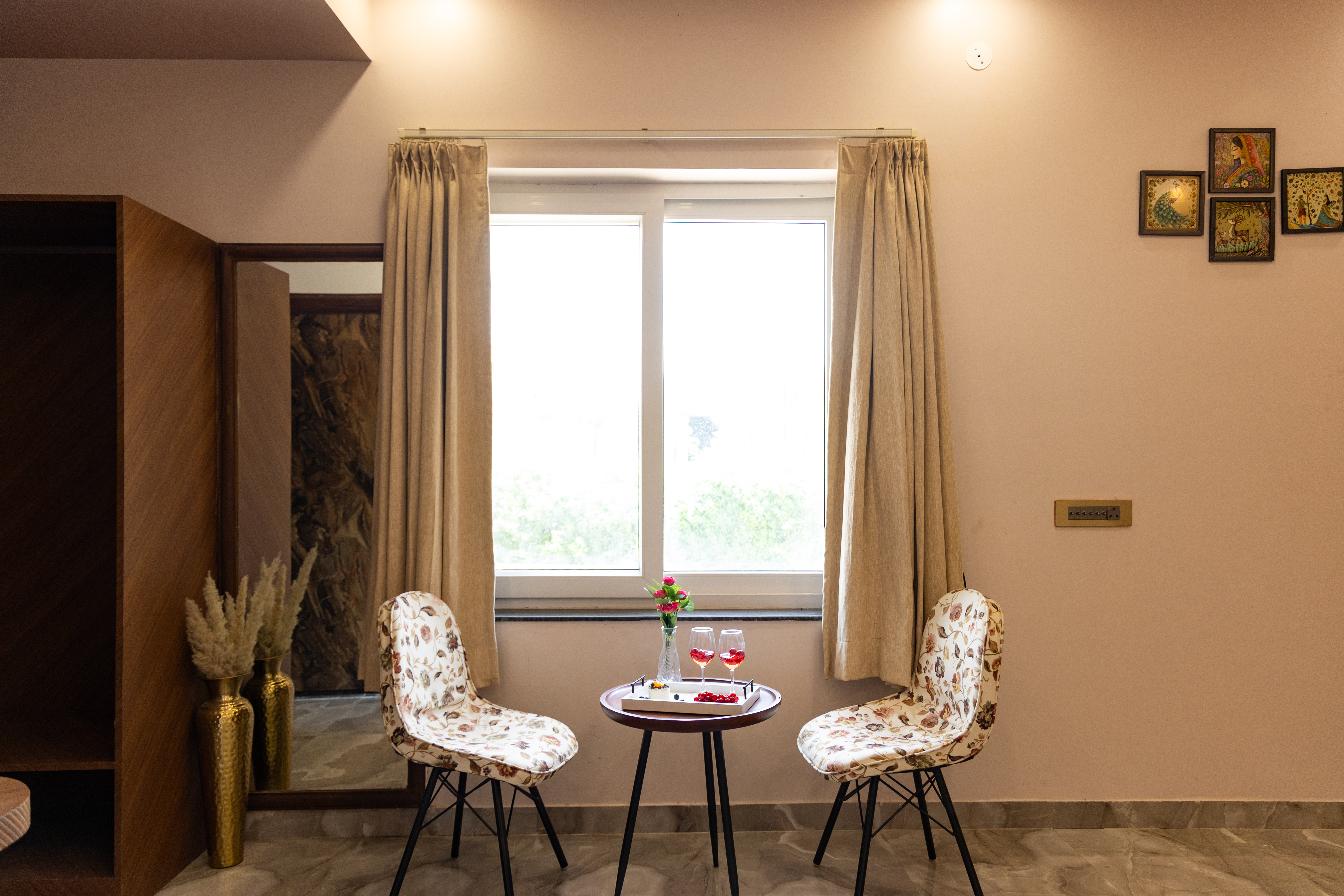 Gold Palm Granola | Elegant Room in a Serene Resort with Shared Pool, Dining, & Garden | Near Popular Tourist Attractions — photo 9