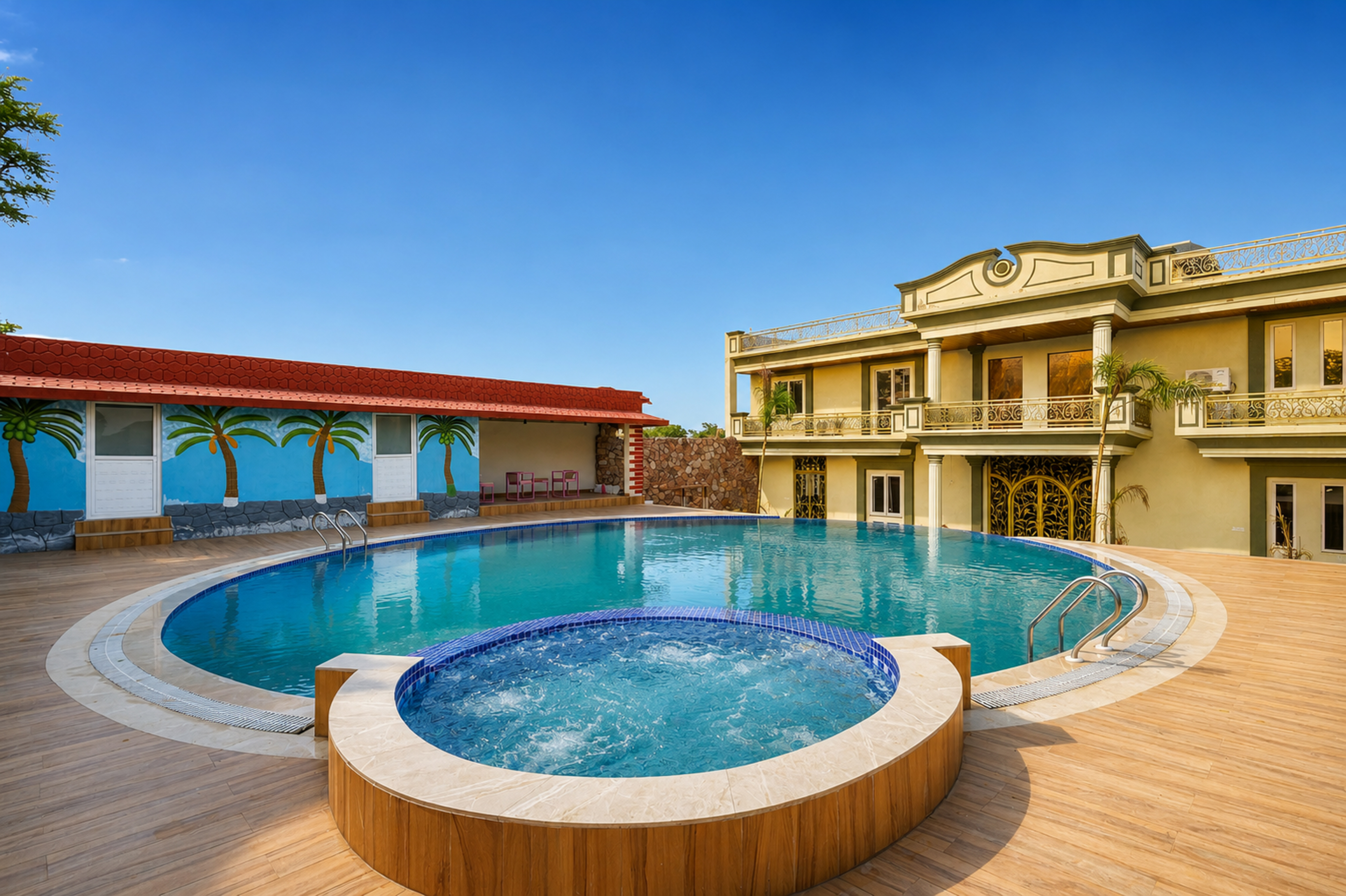 Gold Palm Granola | Elegant Room in a Serene Resort with Shared Pool, Dining, & Garden | Near Popular Tourist Attractions — photo 5