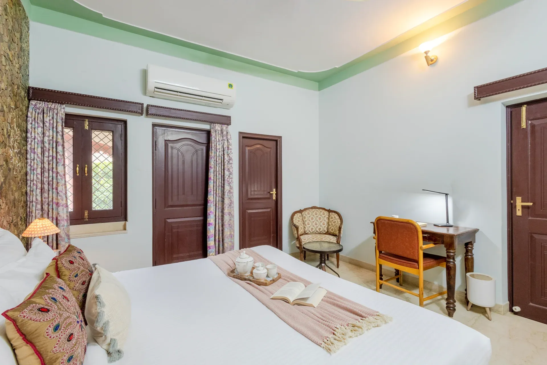 Abhimanyu Mansion Sapphire | 4-BHK Heritage Haveli With Outdoor Dining Area & Garden in City Centre — photo 27