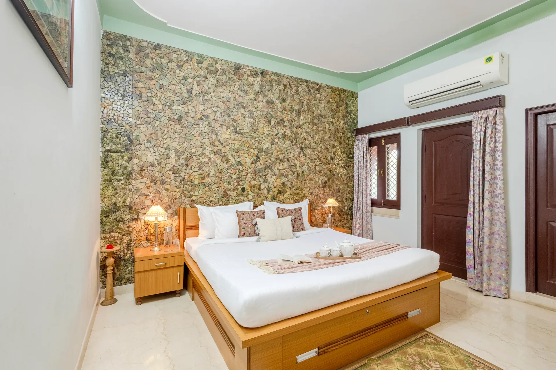 Abhimanyu Mansion Sapphire | 4-BHK Heritage Haveli With Outdoor Dining Area & Garden in City Centre — photo 18
