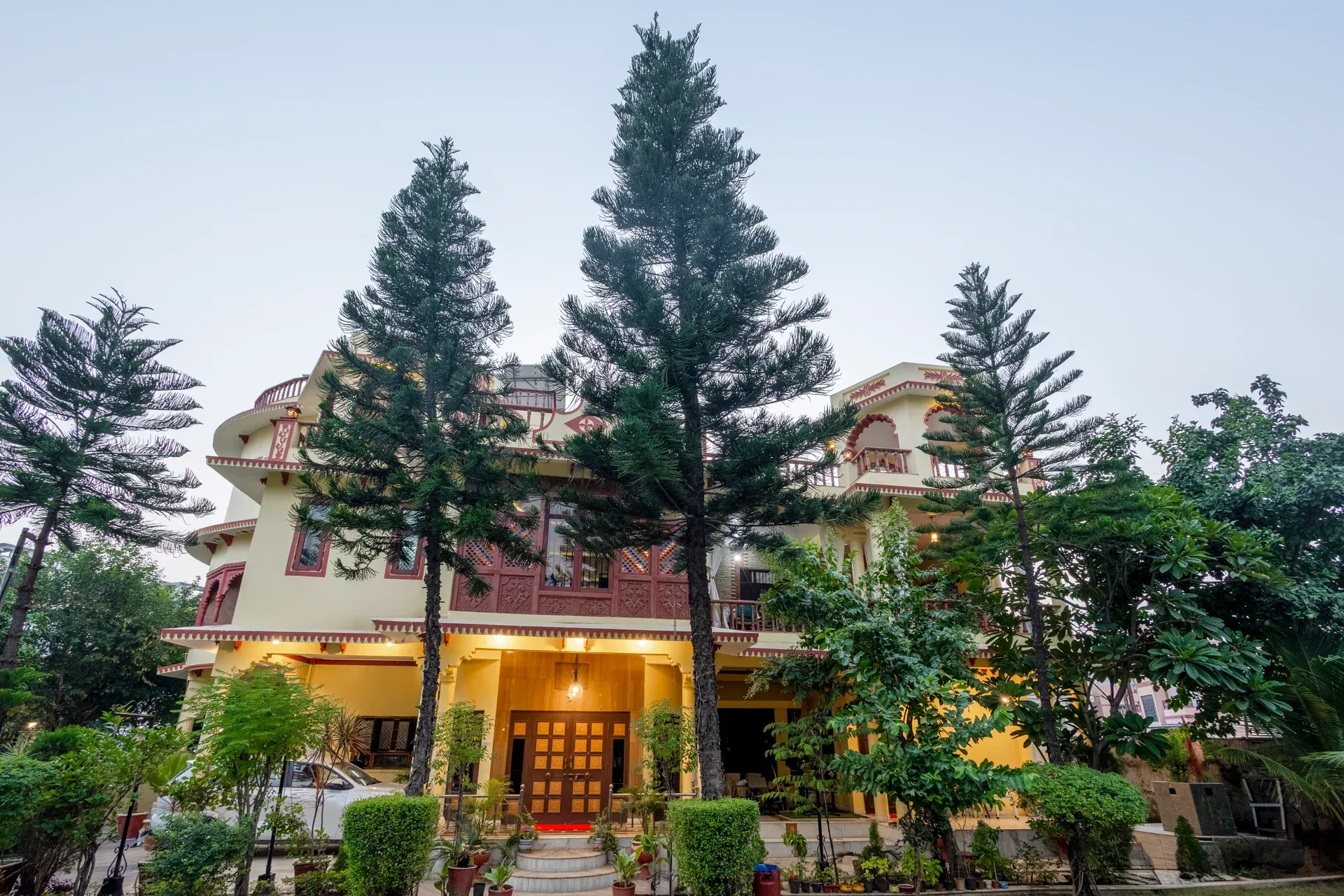 Abhimanyu Mansion Sapphire | 4-BHK Heritage Haveli With Outdoor Dining Area & Garden in City Centre — photo 13