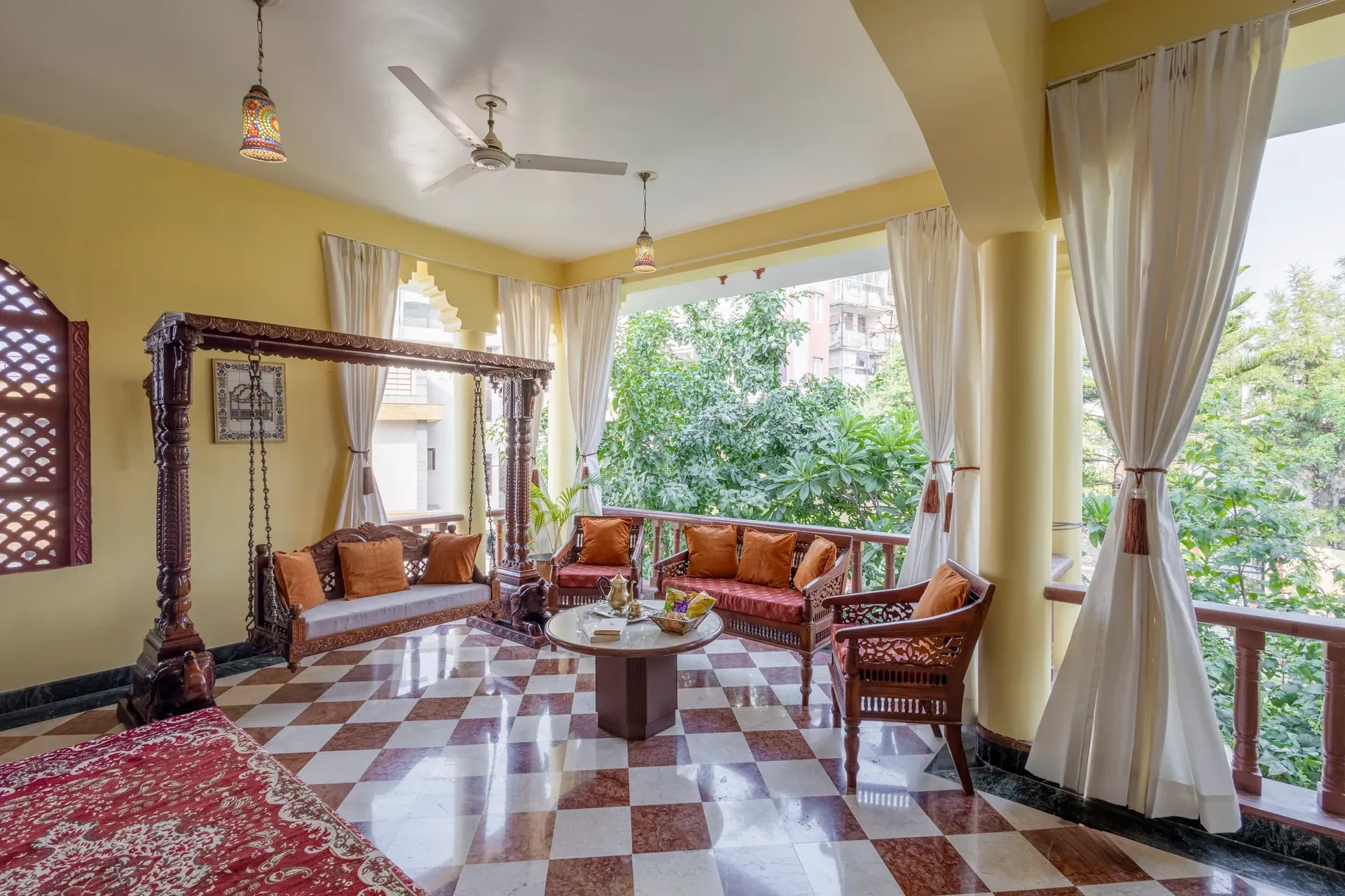 Abhimanyu Mansion Sapphire | 4-BHK Heritage Haveli With Outdoor Dining Area & Garden in City Centre — photo 17