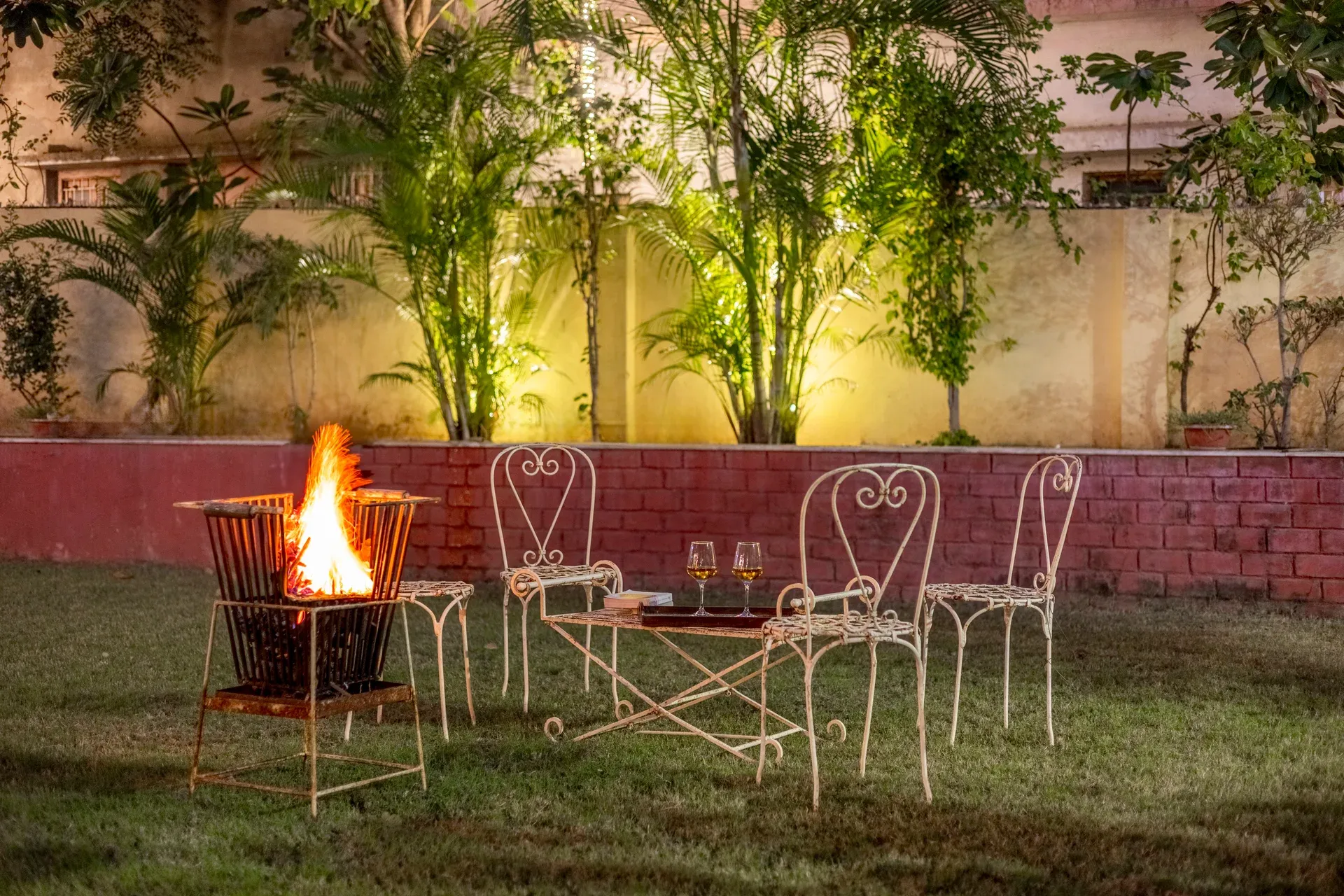 Abhimanyu Mansion Sapphire | 4-BHK Heritage Haveli With Outdoor Dining Area & Garden in City Centre — photo 2