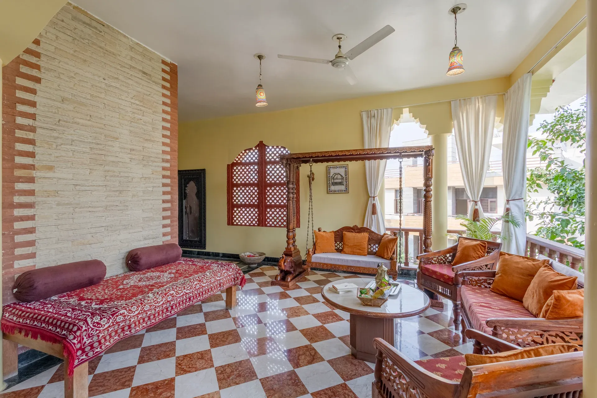 Abhimanyu Mansion Sapphire | 4-BHK Heritage Haveli With Outdoor Dining Area & Garden in City Centre — photo 6