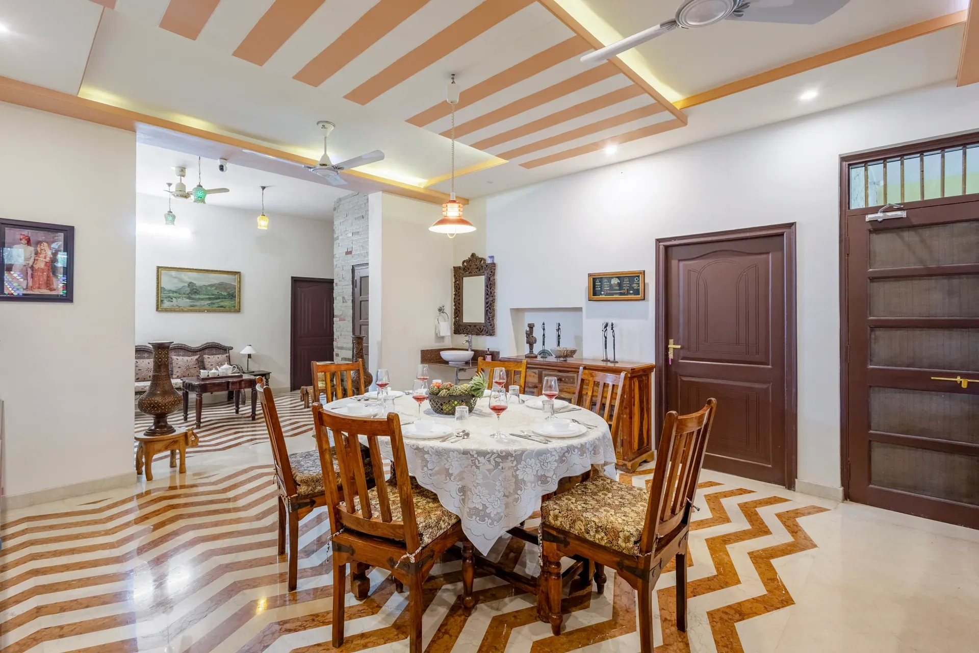 Abhimanyu Mansion Sapphire | 4-BHK Heritage Haveli With Outdoor Dining Area & Garden in City Centre — photo 20