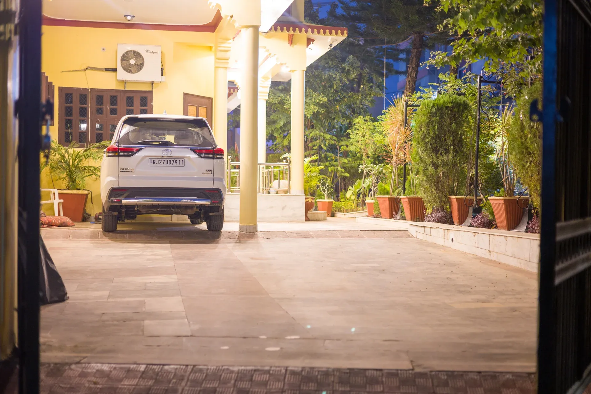 Abhimanyu Mansion Sapphire | 4-BHK Heritage Haveli With Outdoor Dining Area & Garden in City Centre — photo 19