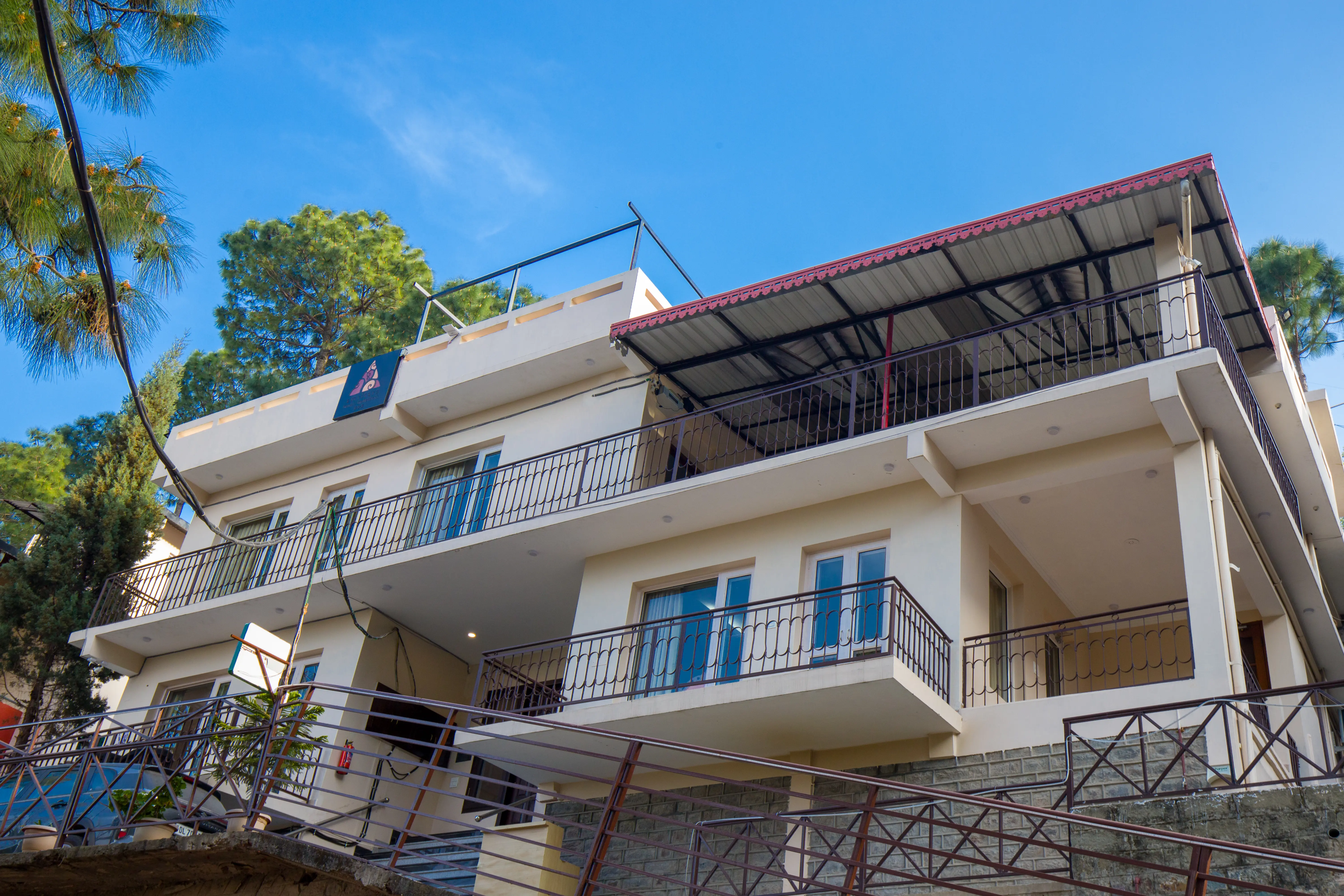 Captain’s Nest | 3-BHK Hilltop Hideaway With Garden & Scenic Views — photo 2