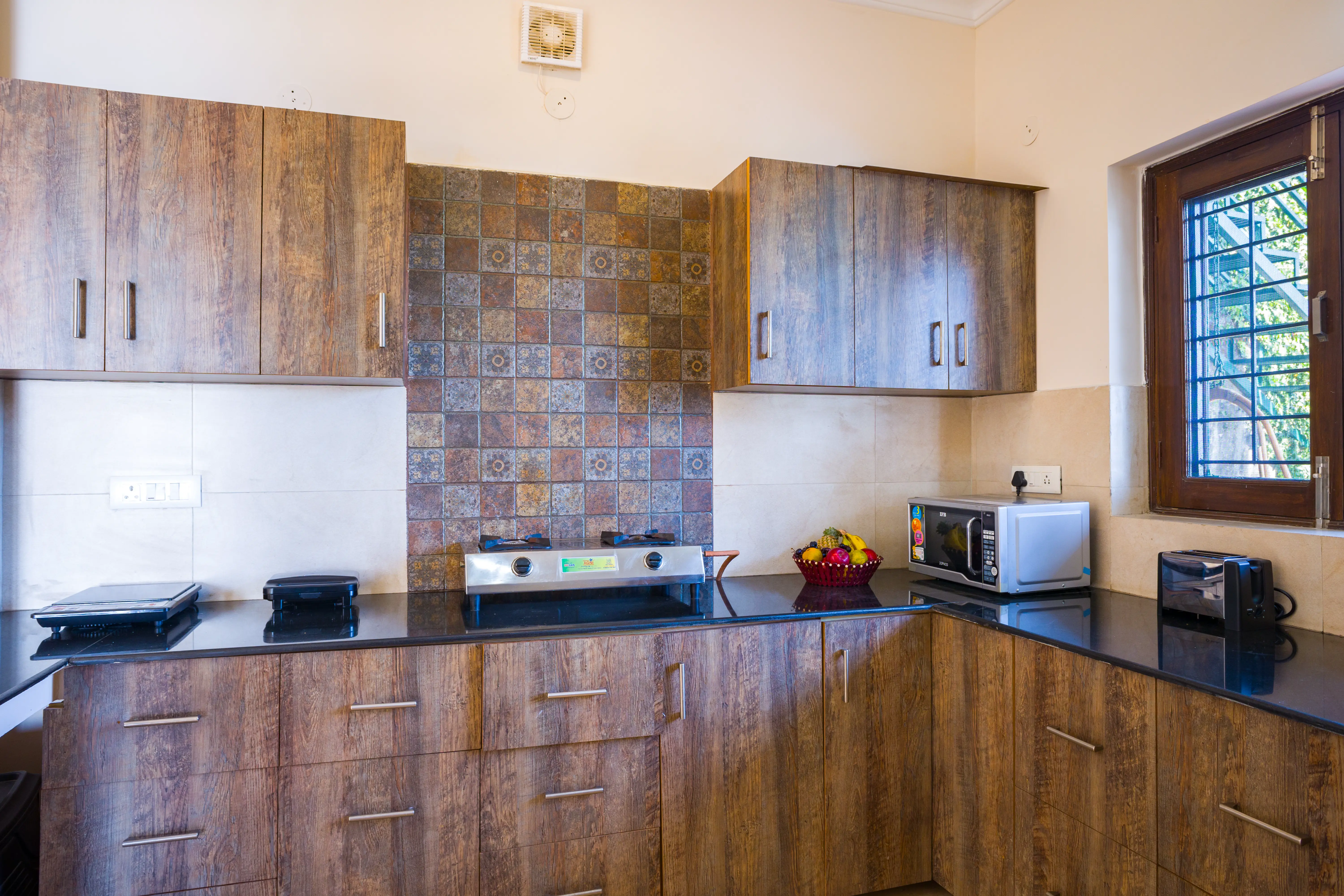 Pine View Cottage | Pet-friendly 3-BHK Himalayan Retreat with Scenic Sit-Out Areas — photo 25