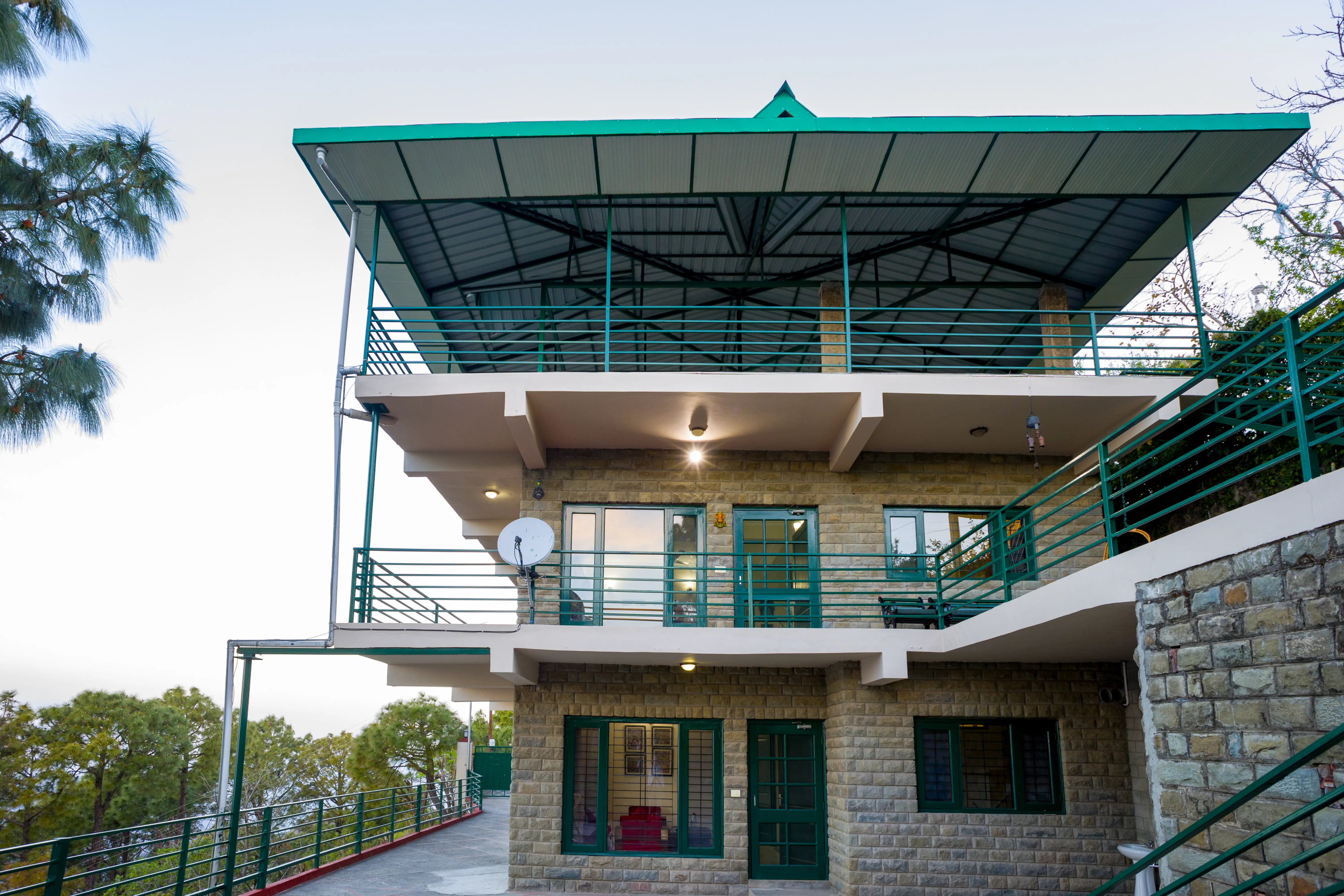 Pine View Cottage | Pet-friendly 3-BHK Himalayan Retreat with Scenic Sit-Out Areas — photo 9