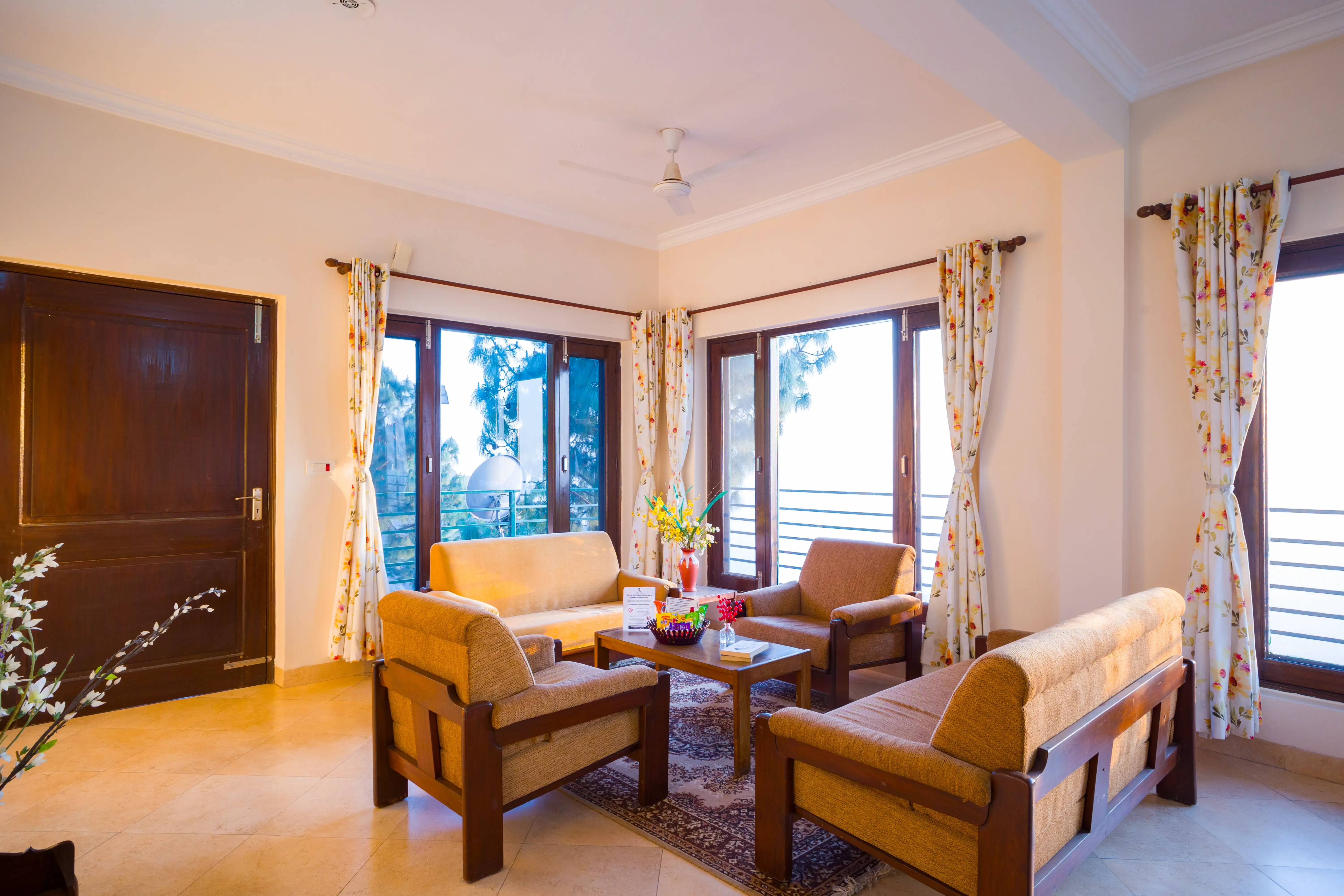 Pine View Cottage | Pet-friendly 3-BHK Himalayan Retreat with Scenic Sit-Out Areas — photo 17