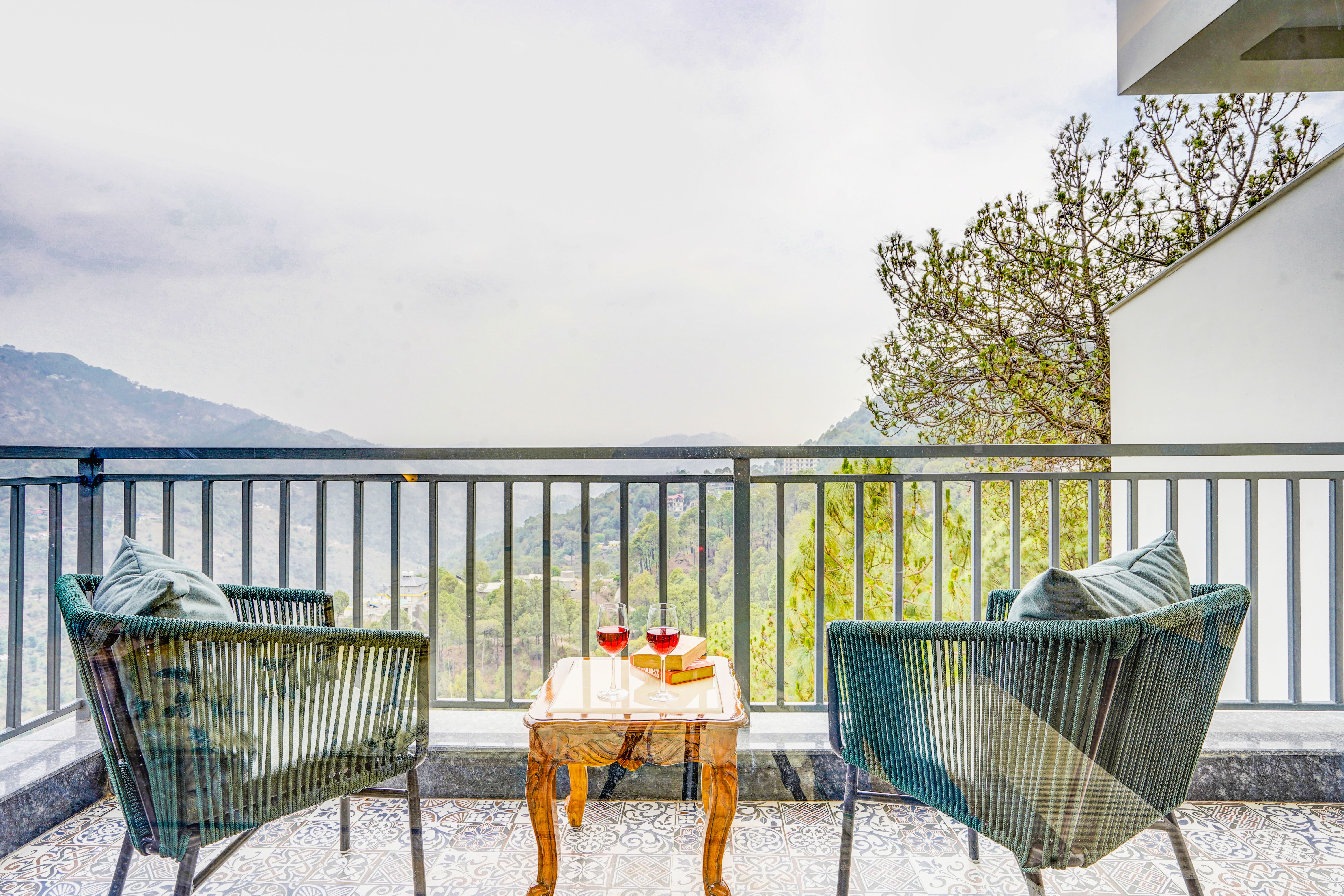 Serene Woods Hotel | 1-Room Retreat With Balcony, Lift & Restaurant Amid Nature — photo 3
