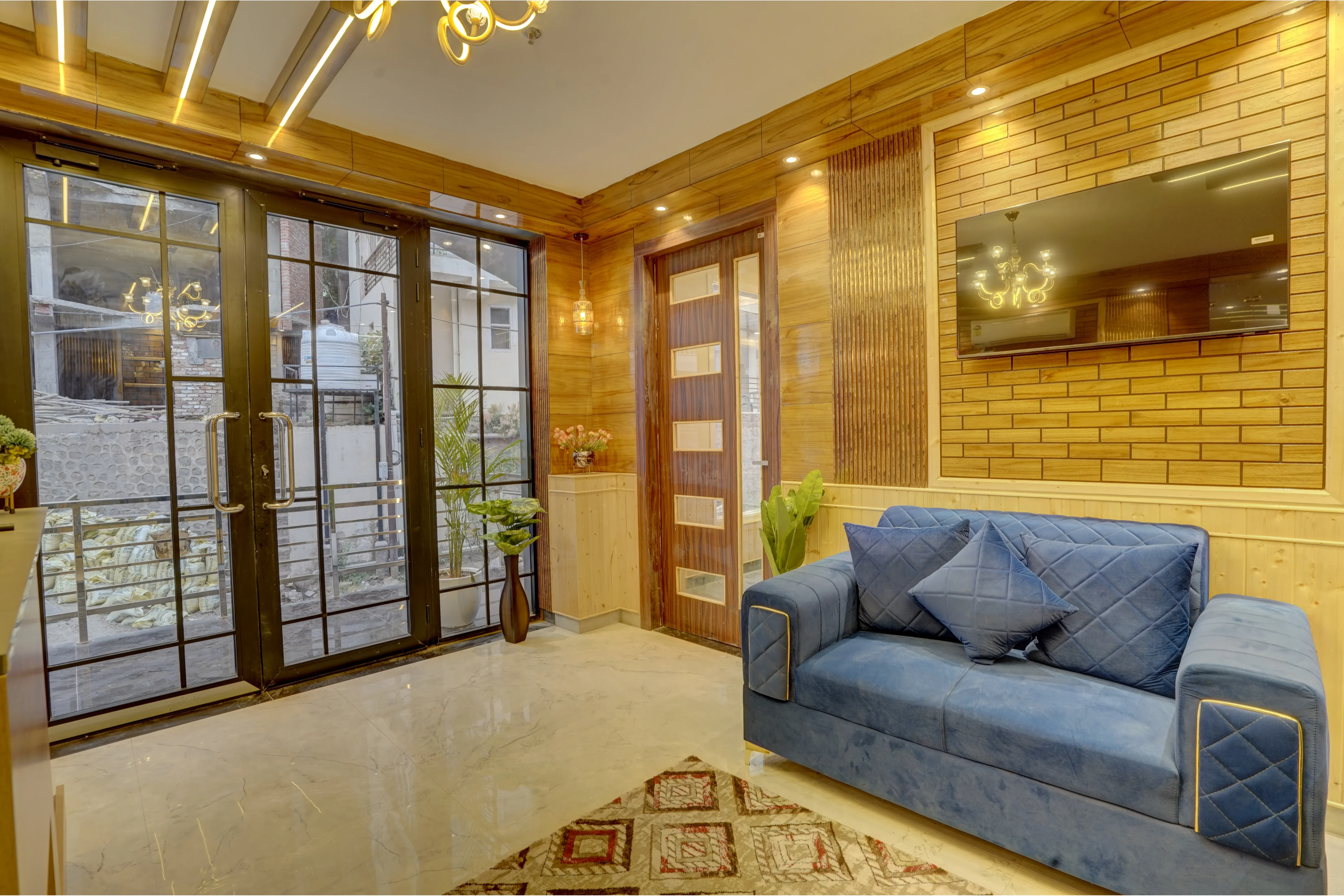 Serene Woods Hotel | 1-Room Retreat With Balcony, Lift & Restaurant Amid Nature — photo 17