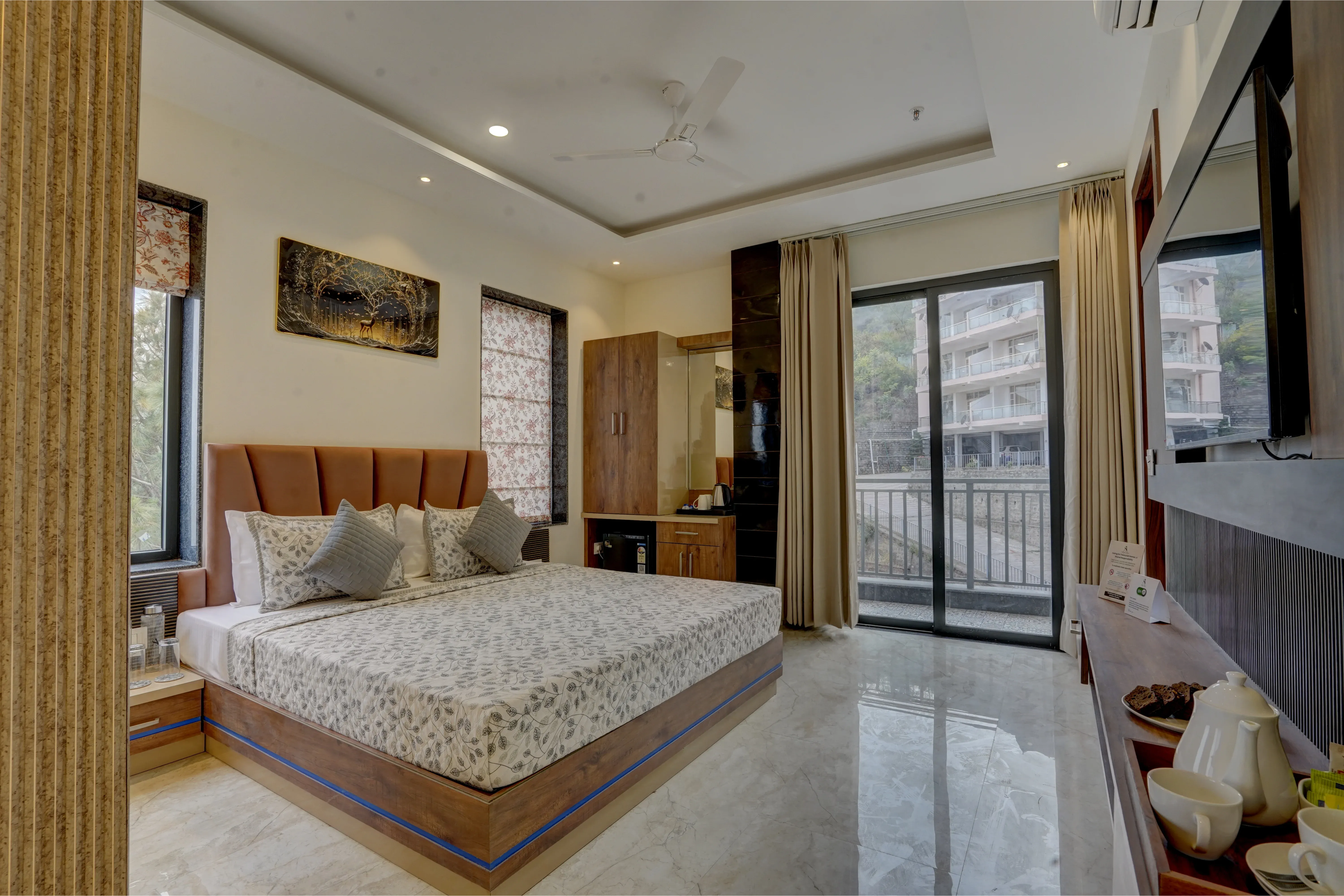 Serene Woods Hotel | 1-Room Retreat With Balcony, Lift & Restaurant Amid Nature — photo 12