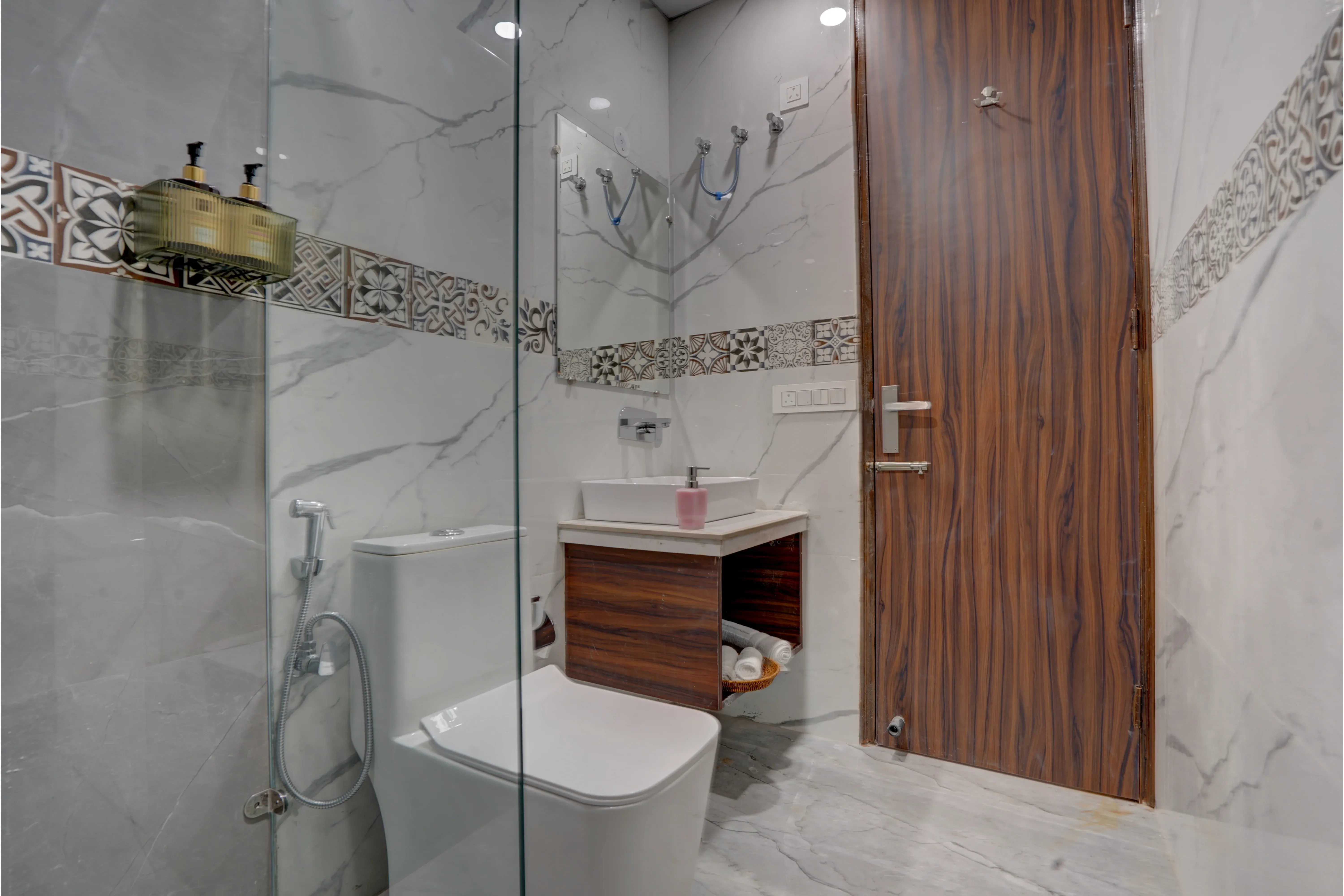 Serene Woods Hotel | 1-Room Retreat With Balcony, Lift & Restaurant Amid Nature — photo 13