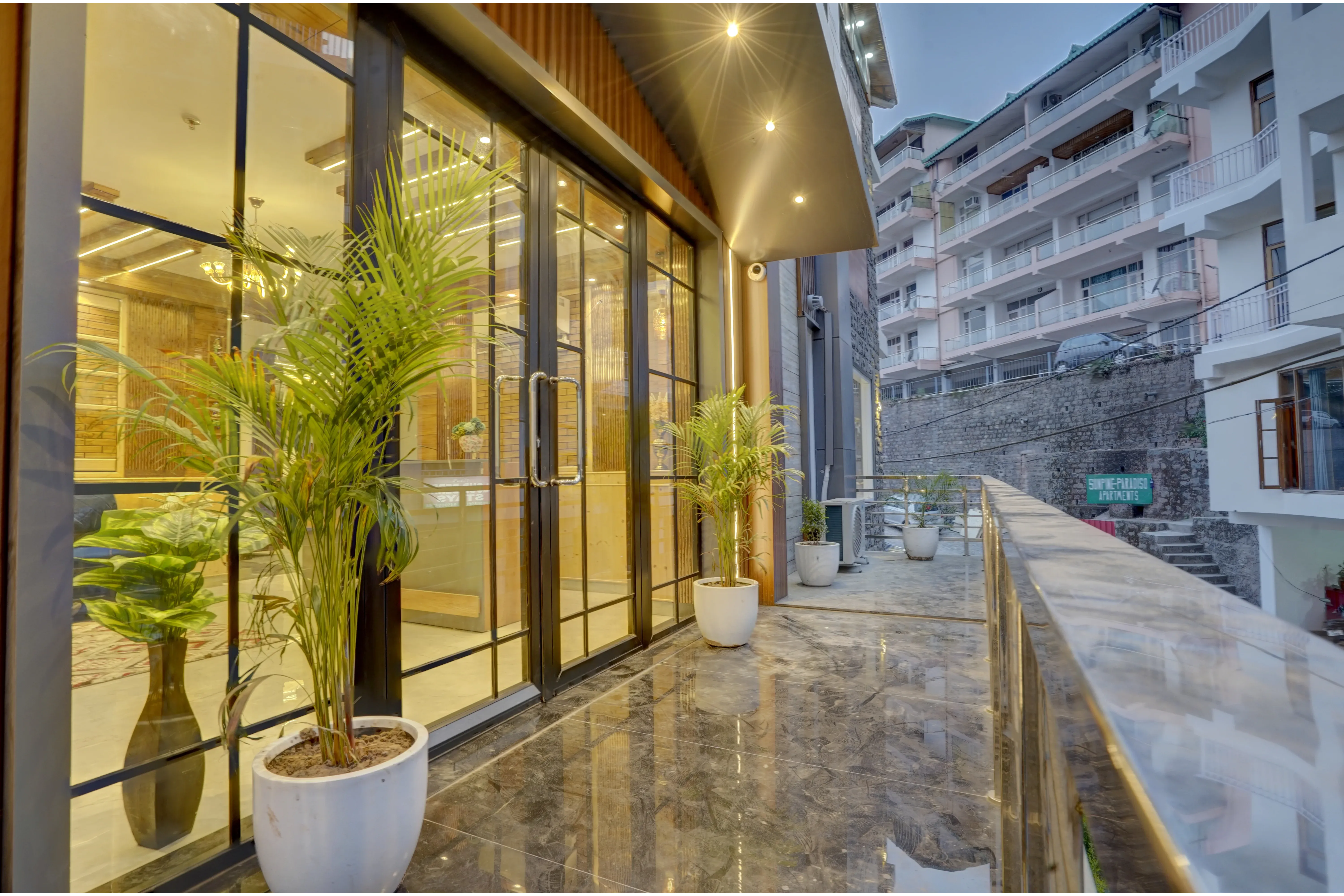 Serene Woods Hotel | 1-Room Retreat With Balcony, Lift & Restaurant Amid Nature — photo 7
