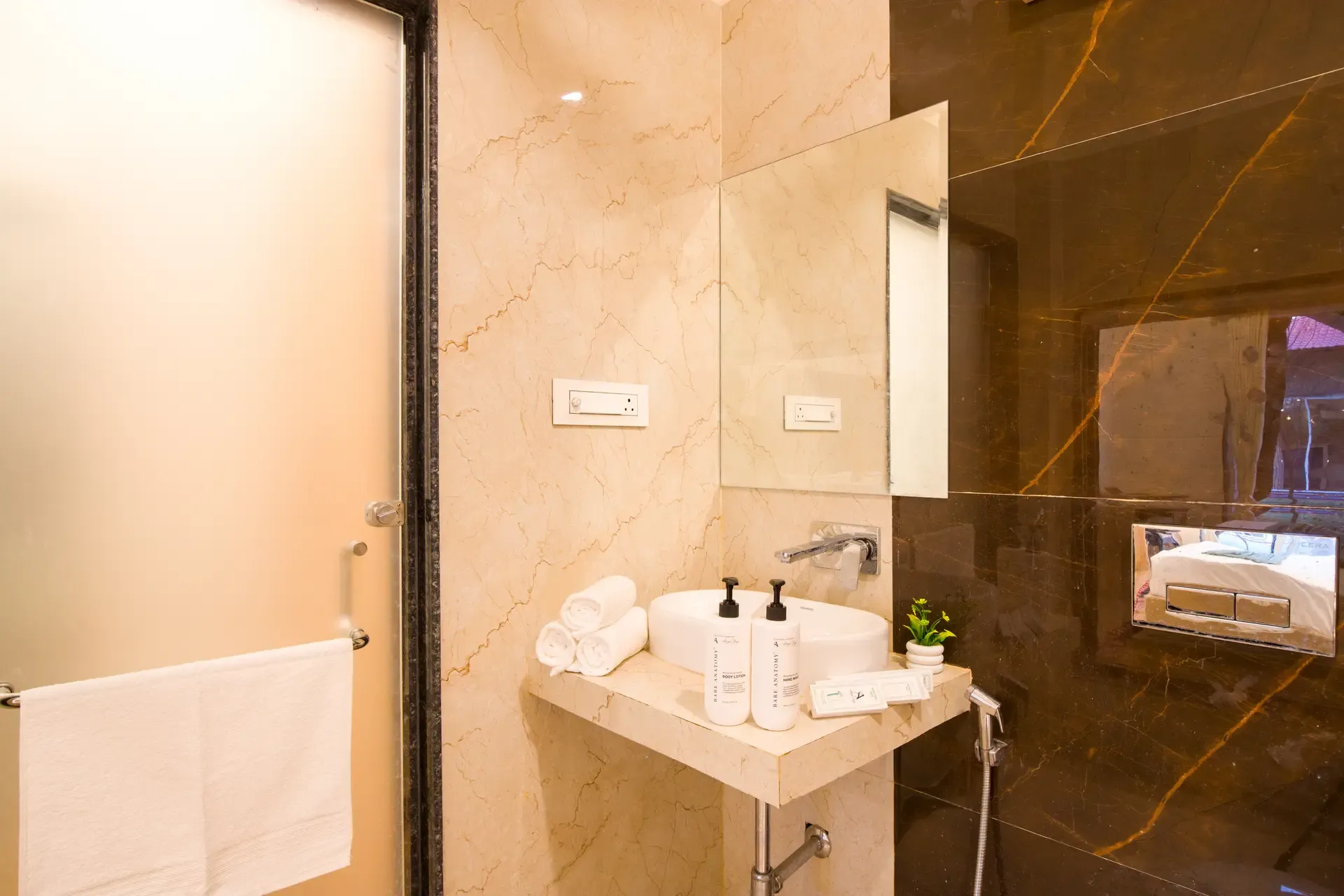Roohmon’s Farm | Exquisite 5-BHK Retreat With Private Pool, Garden & Bar — photo 13