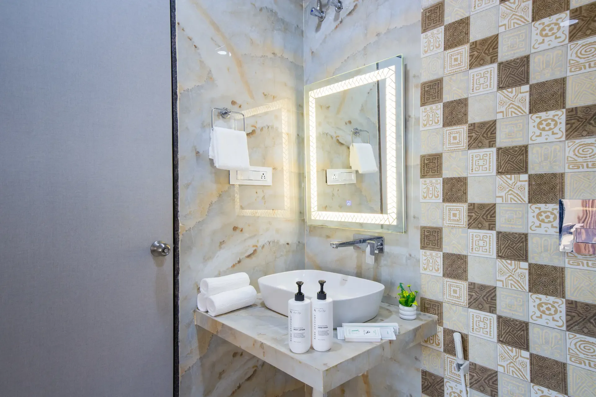 Roohmon’s Farm | Exquisite 5-BHK Retreat With Private Pool, Garden & Bar — photo 21