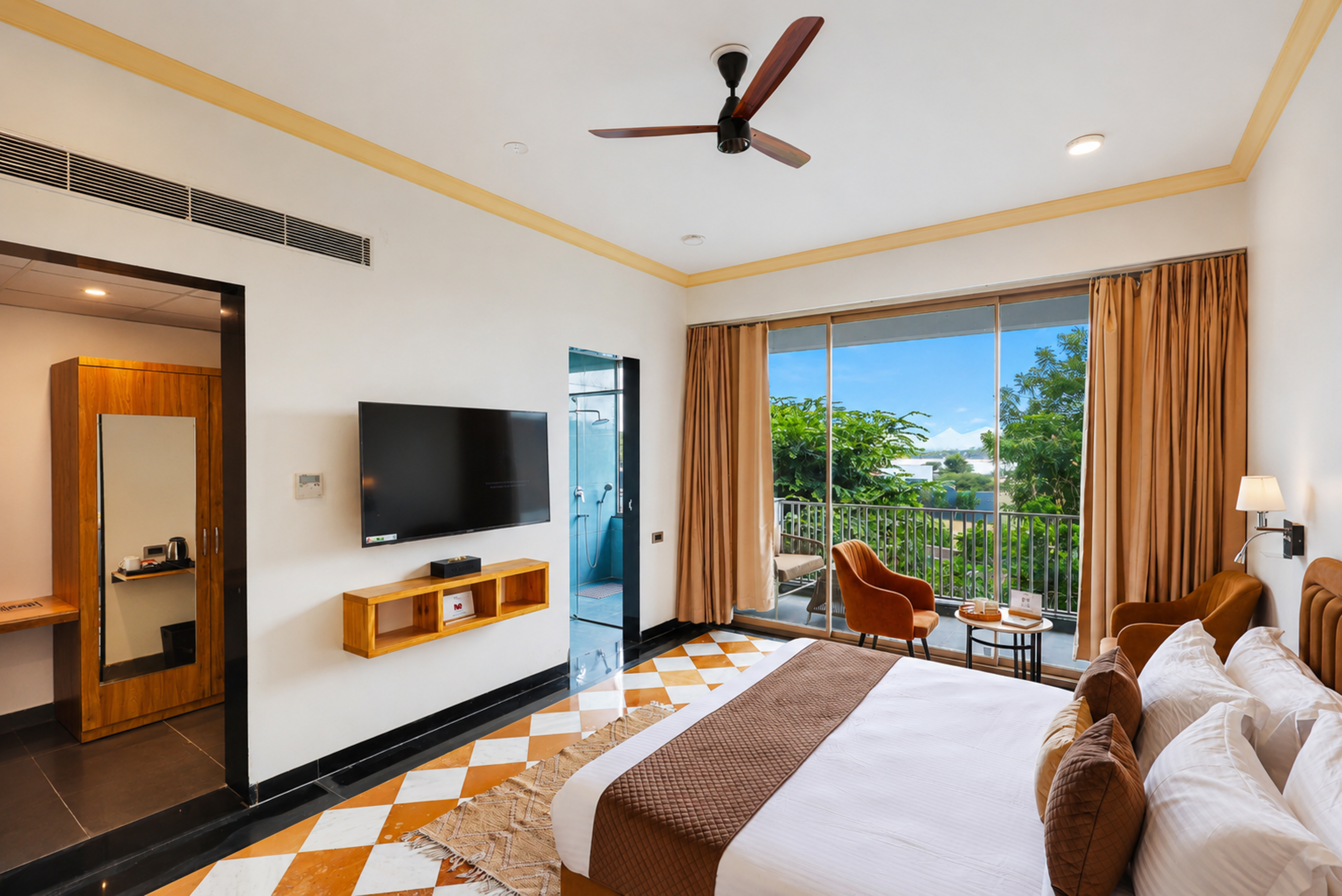 Miran by the lake | Pet-Friendly Boutique Room with Lake View, Infinity Edge Pool, Activity Room & Garden — photo 12