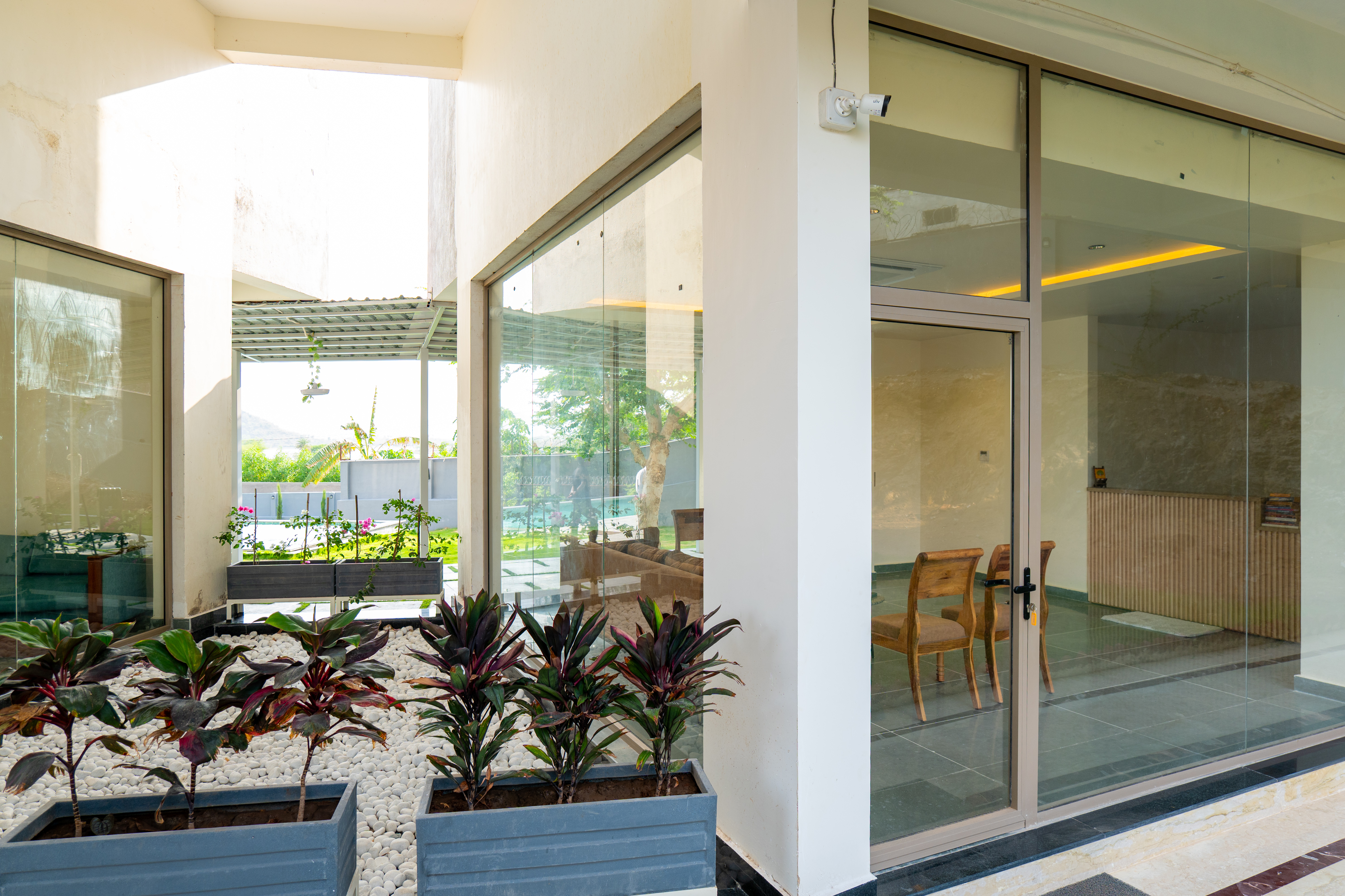 Miran by the lake | Pet-Friendly Boutique Room with Lake View, Infinity Edge Pool, Activity Room & Garden — photo 18