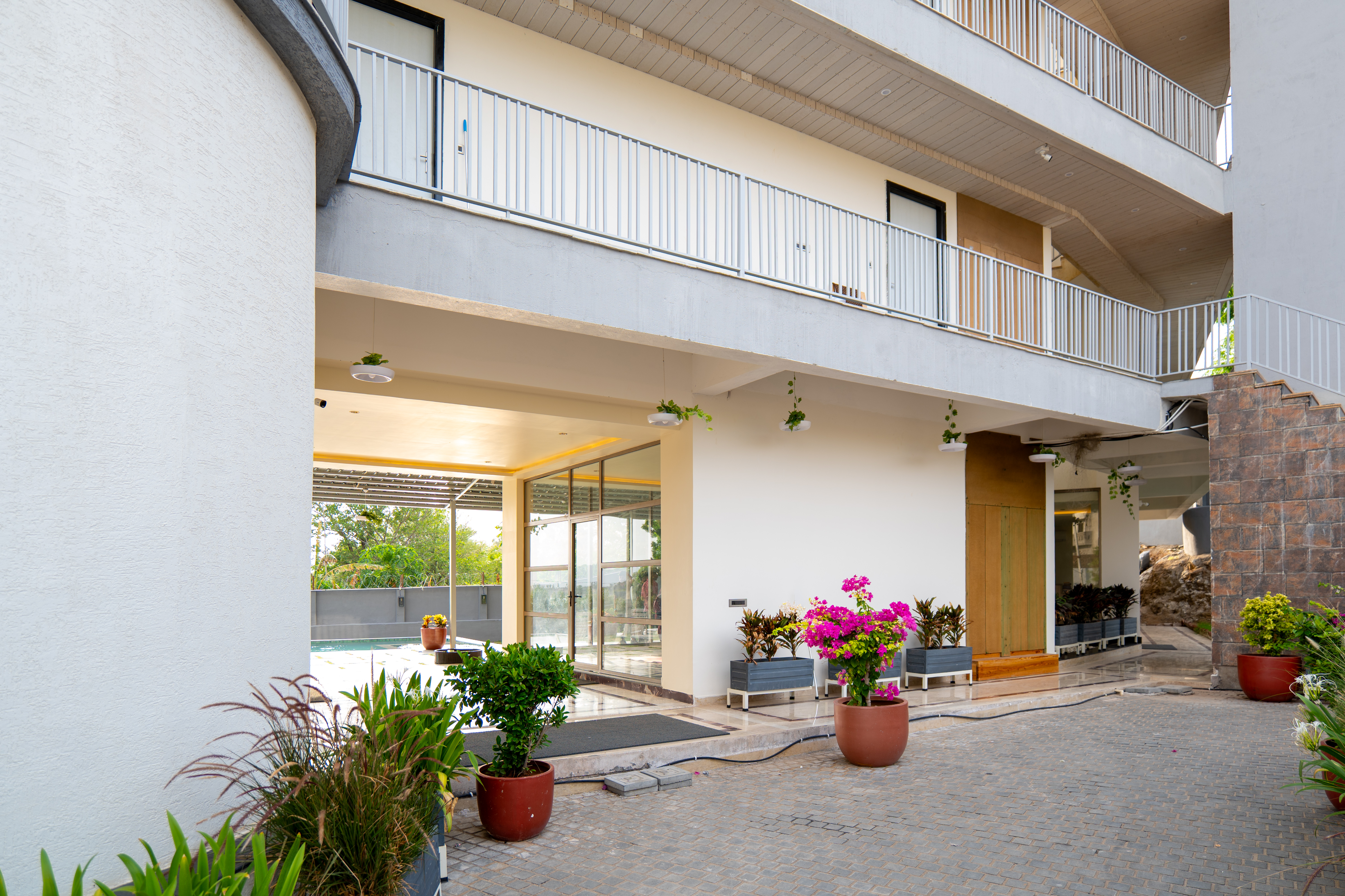 Miran by the lake | Pet-Friendly Boutique Room with Lake View, Infinity Edge Pool, Activity Room & Garden — photo 23