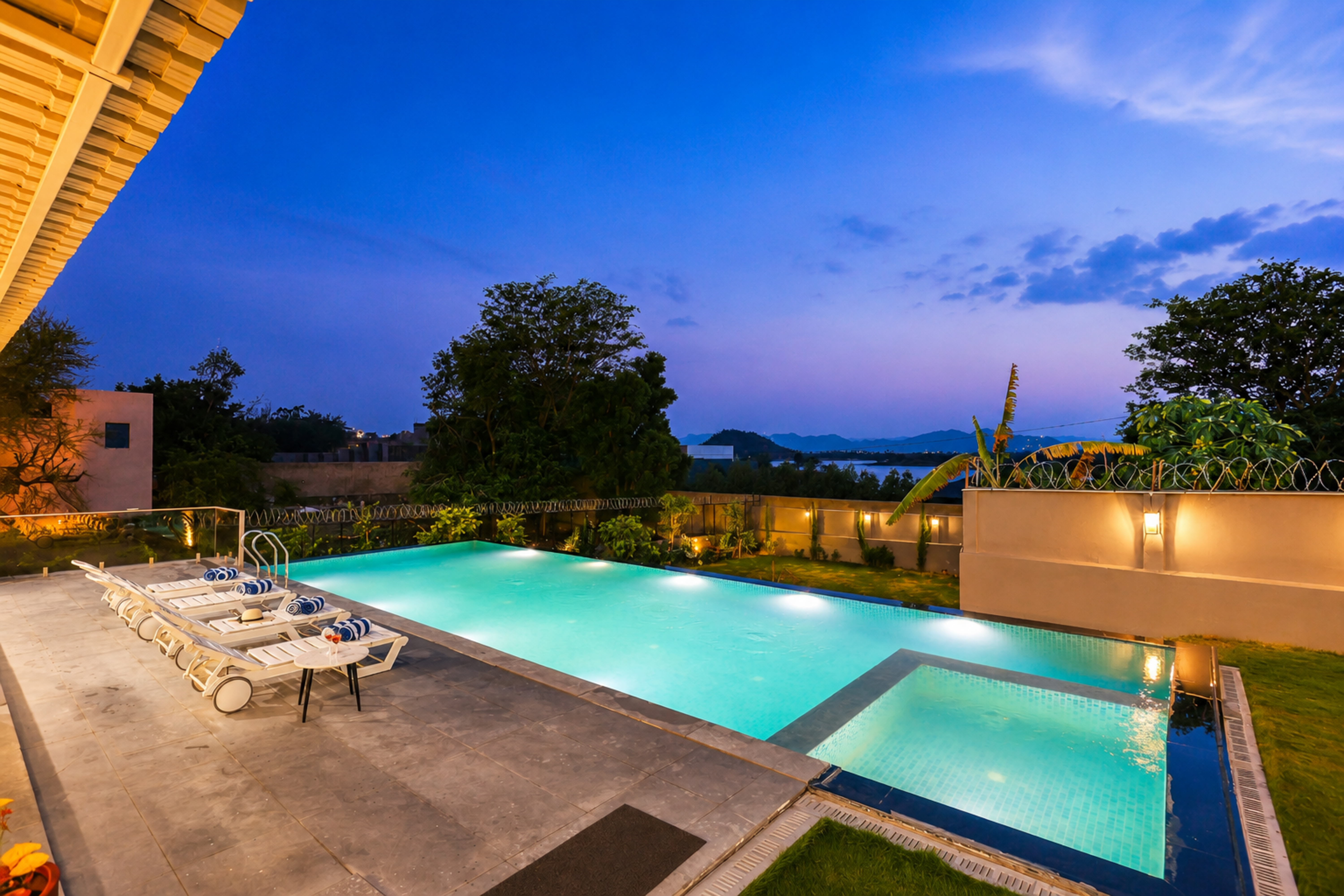Miran by the lake | Pet-Friendly Boutique Room with Lake View, Infinity Edge Pool, Activity Room & Garden — photo 2