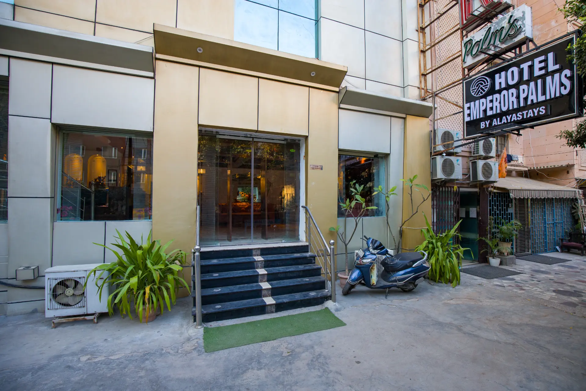 Emperor Palms | Premium | Restaurant | Lift — photo 17