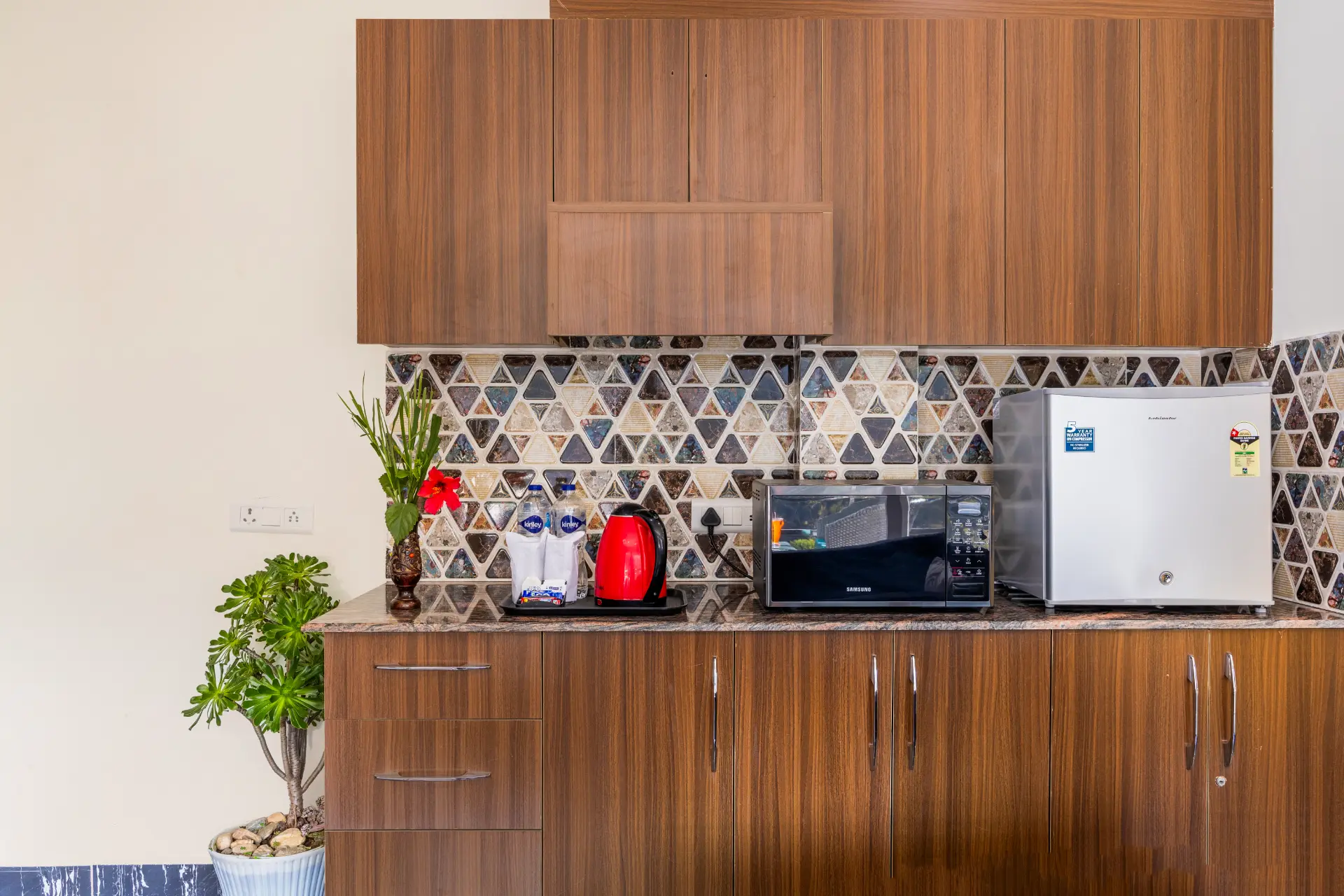 Kingdom Heartz | Cosy Pet-friendly Studio Apartment With Balcony, Common Pool, Common Garden & Restaurant — photo 16