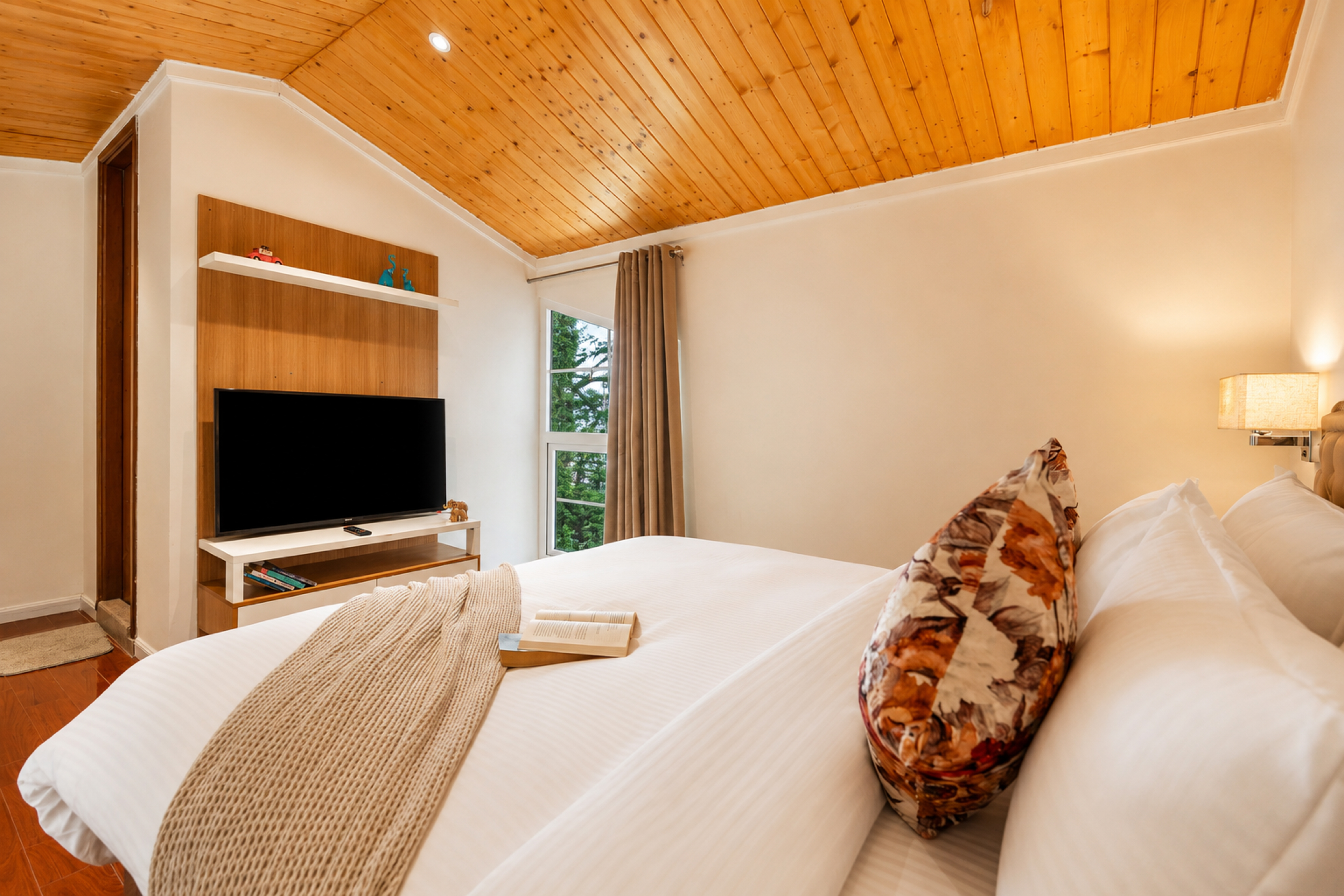 Fir Holiday In Homestay | Pet-Friendly 4 BHK Attic Apartment with Private Balconies, Forest View, Reception & Indoor Games — photo 22