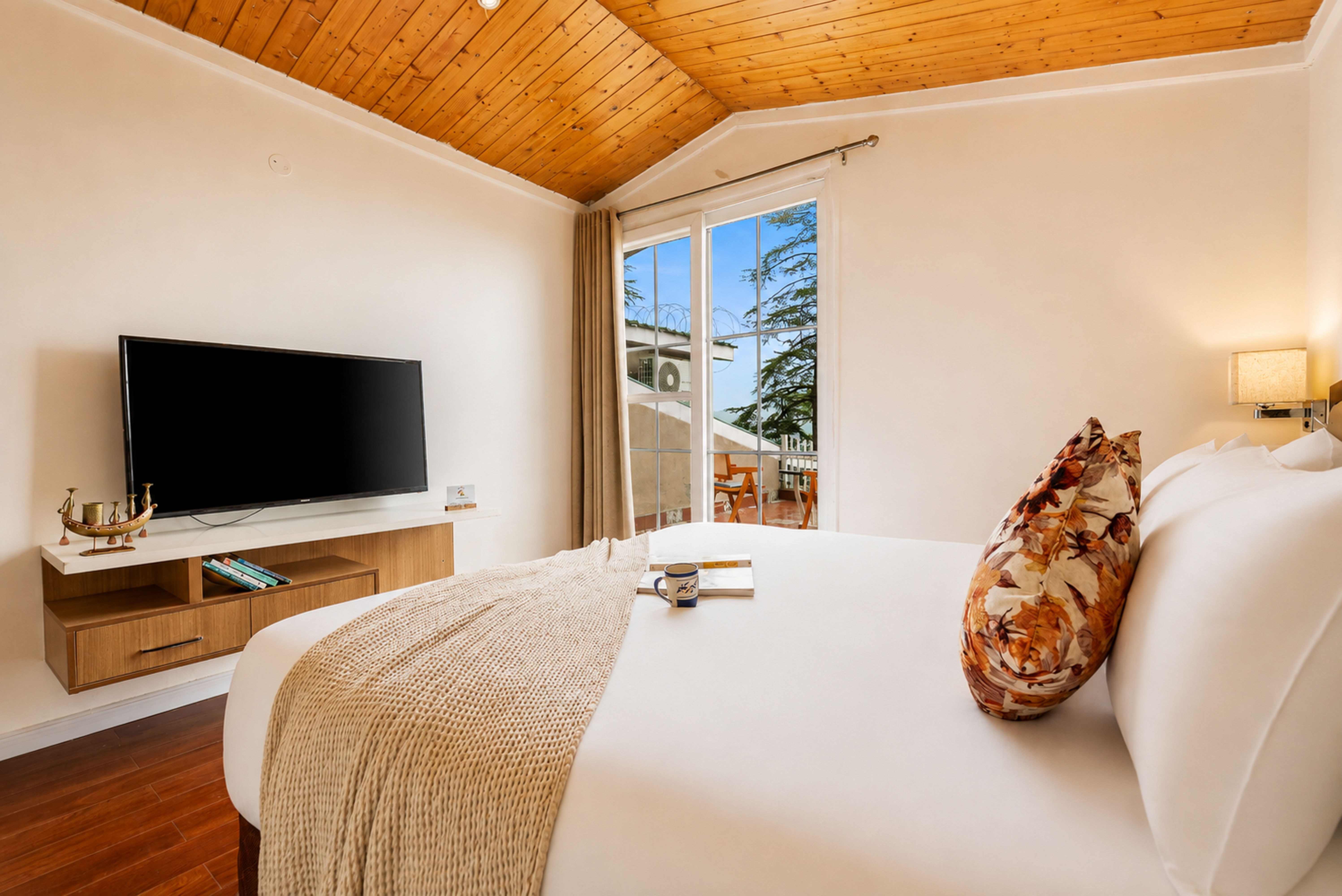 Fir Holiday In Homestay | Pet-Friendly 4 BHK Attic Apartment with Private Balconies, Forest View, Reception & Indoor Games — photo 13