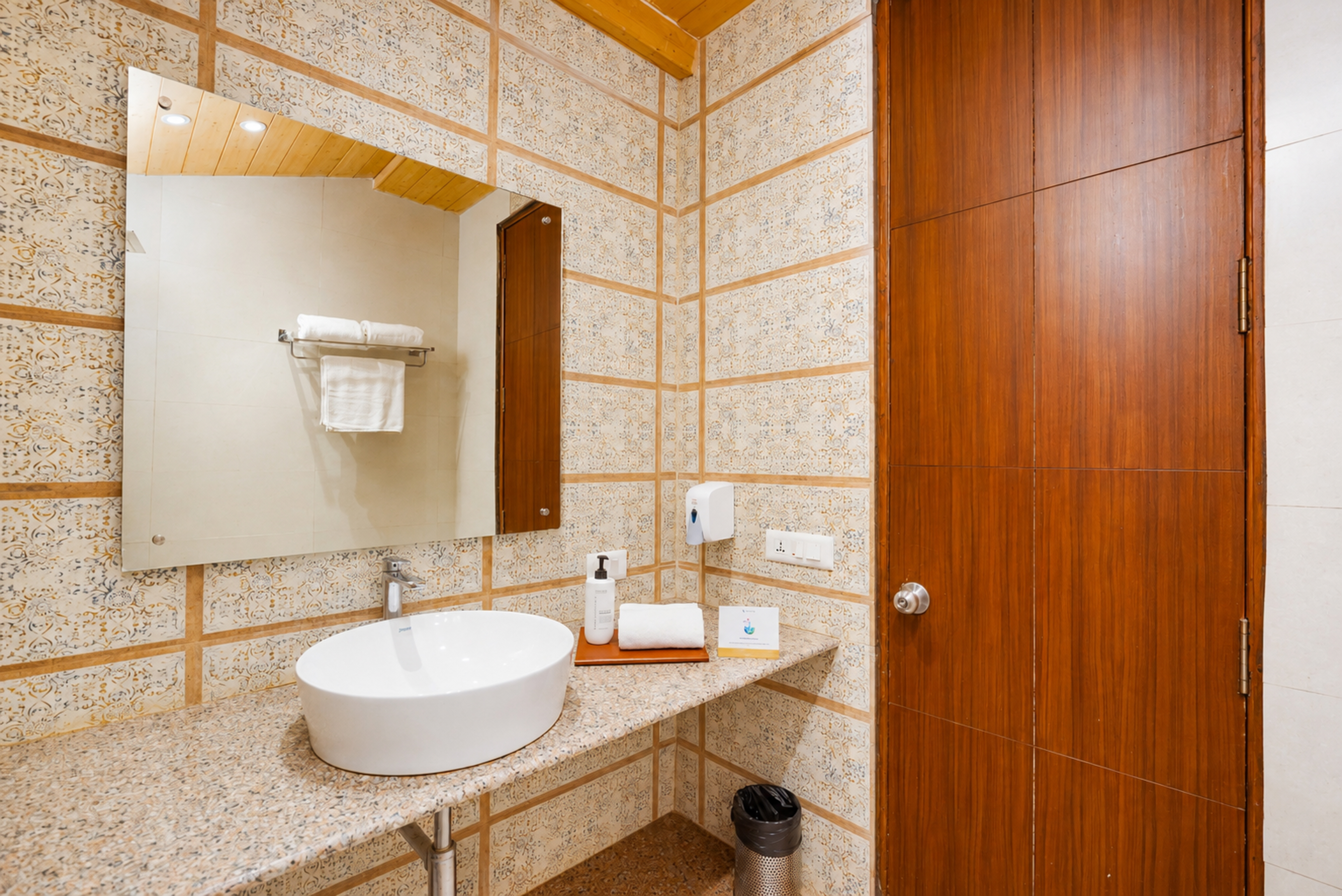 Fir Holiday In Homestay | Pet-Friendly 4 BHK Attic Apartment with Private Balconies, Forest View, Reception & Indoor Games — photo 19