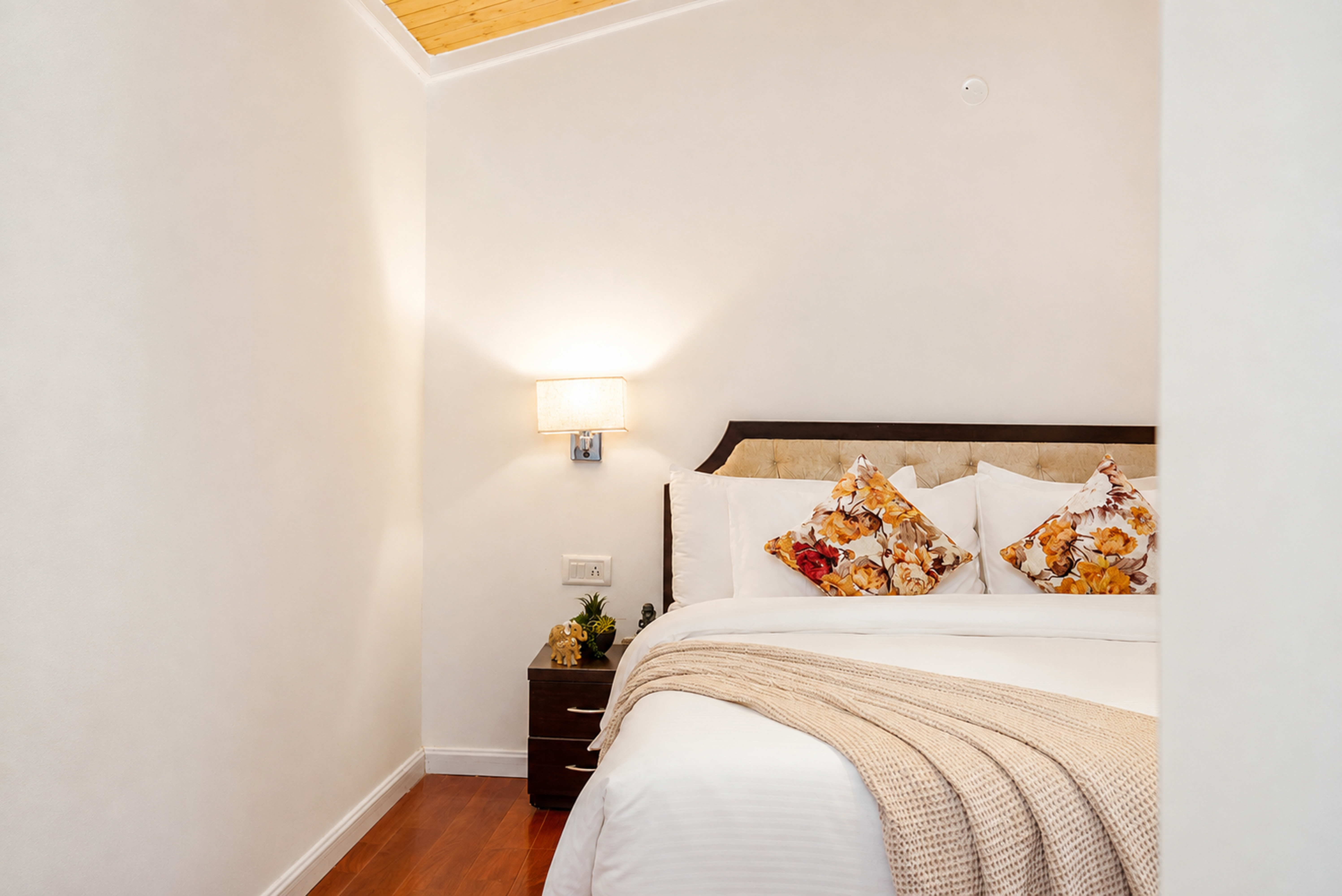 Fir Holiday In Homestay | Pet-Friendly 4 BHK Attic Apartment with Private Balconies, Forest View, Reception & Indoor Games — photo 17