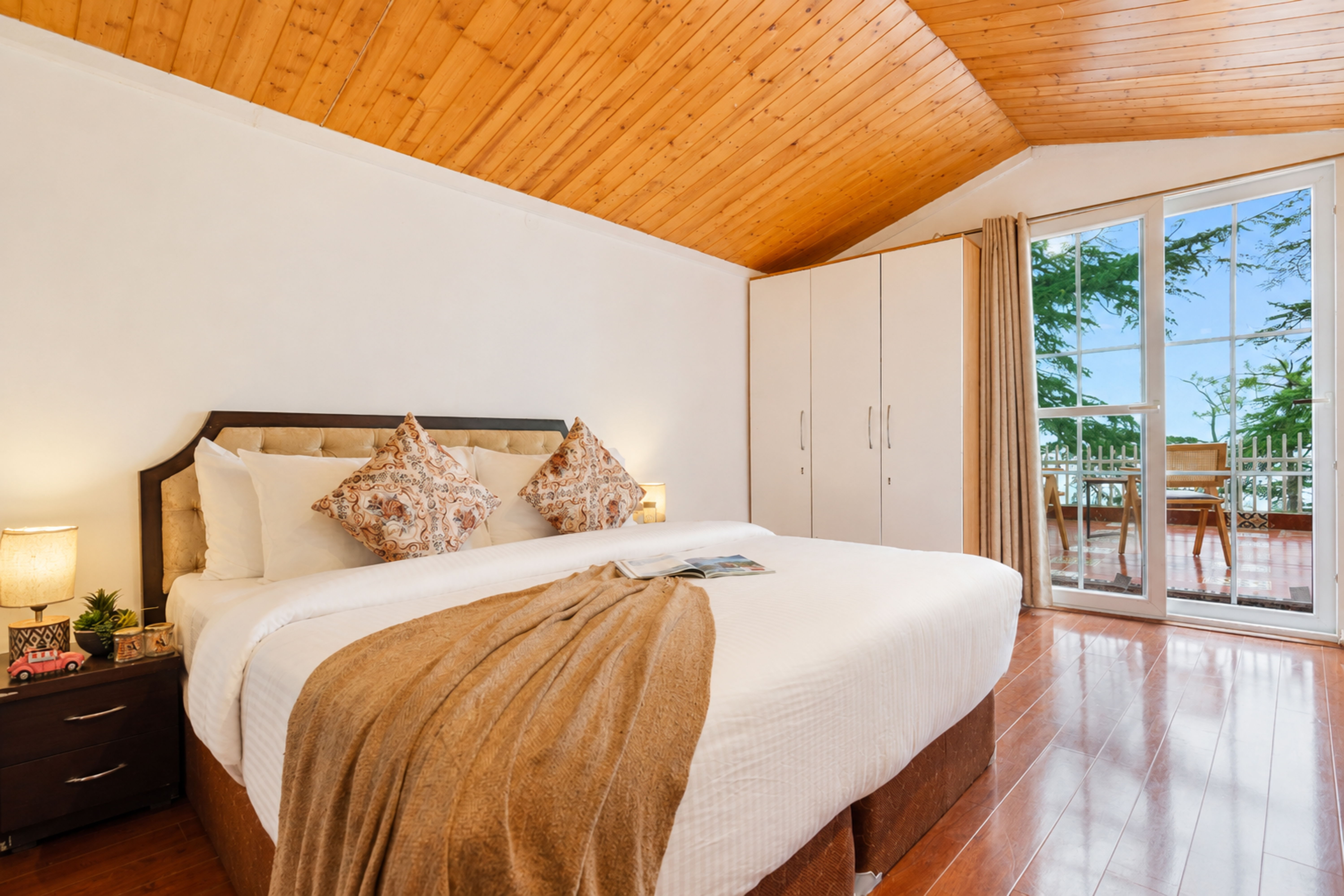 Fir Holiday In Homestay | Pet-Friendly 4 BHK Attic Apartment with Private Balconies, Forest View, Reception & Indoor Games — photo 26