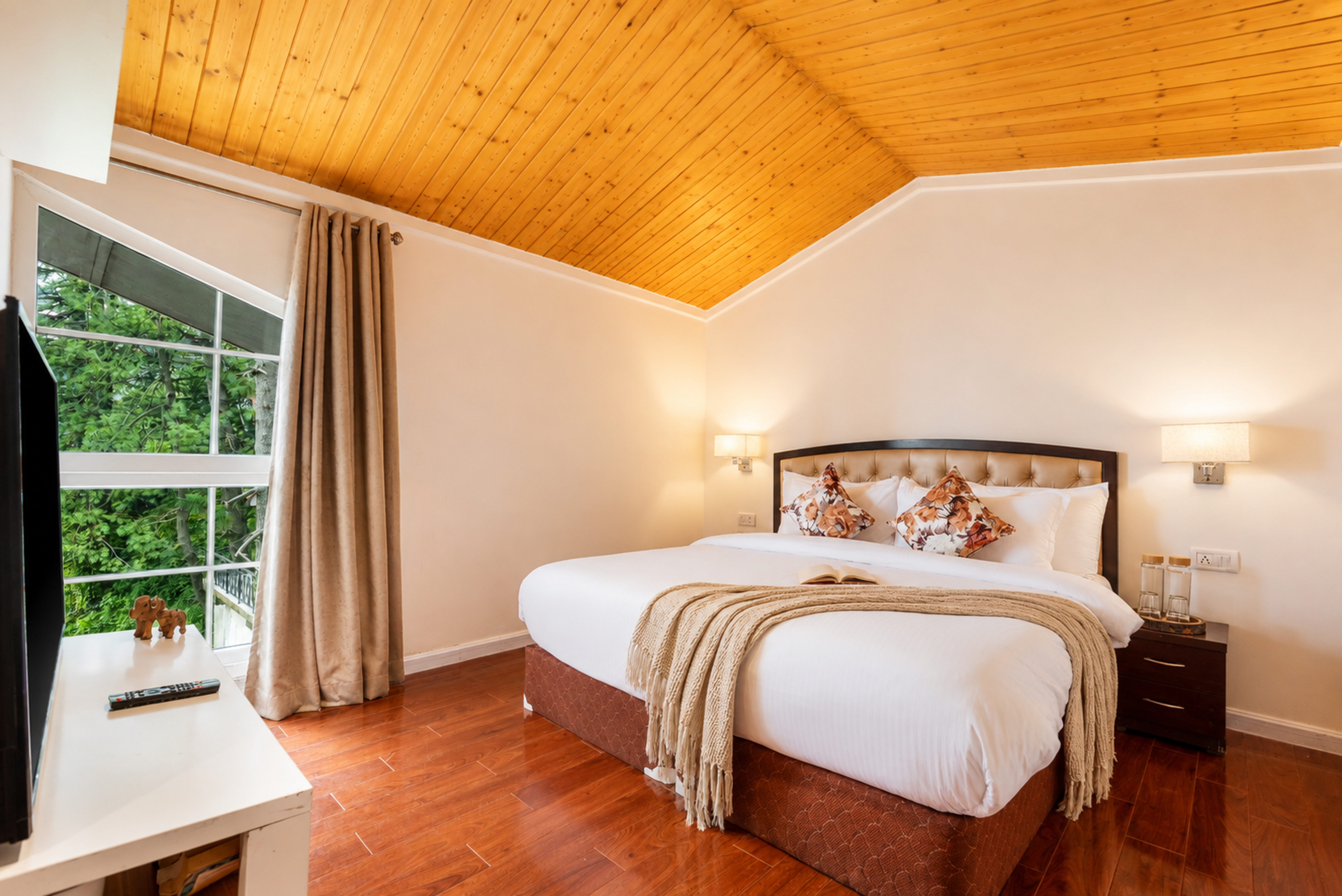 Fir Holiday In Homestay | Pet-Friendly 4 BHK Attic Apartment with Private Balconies, Forest View, Reception & Indoor Games — photo 20