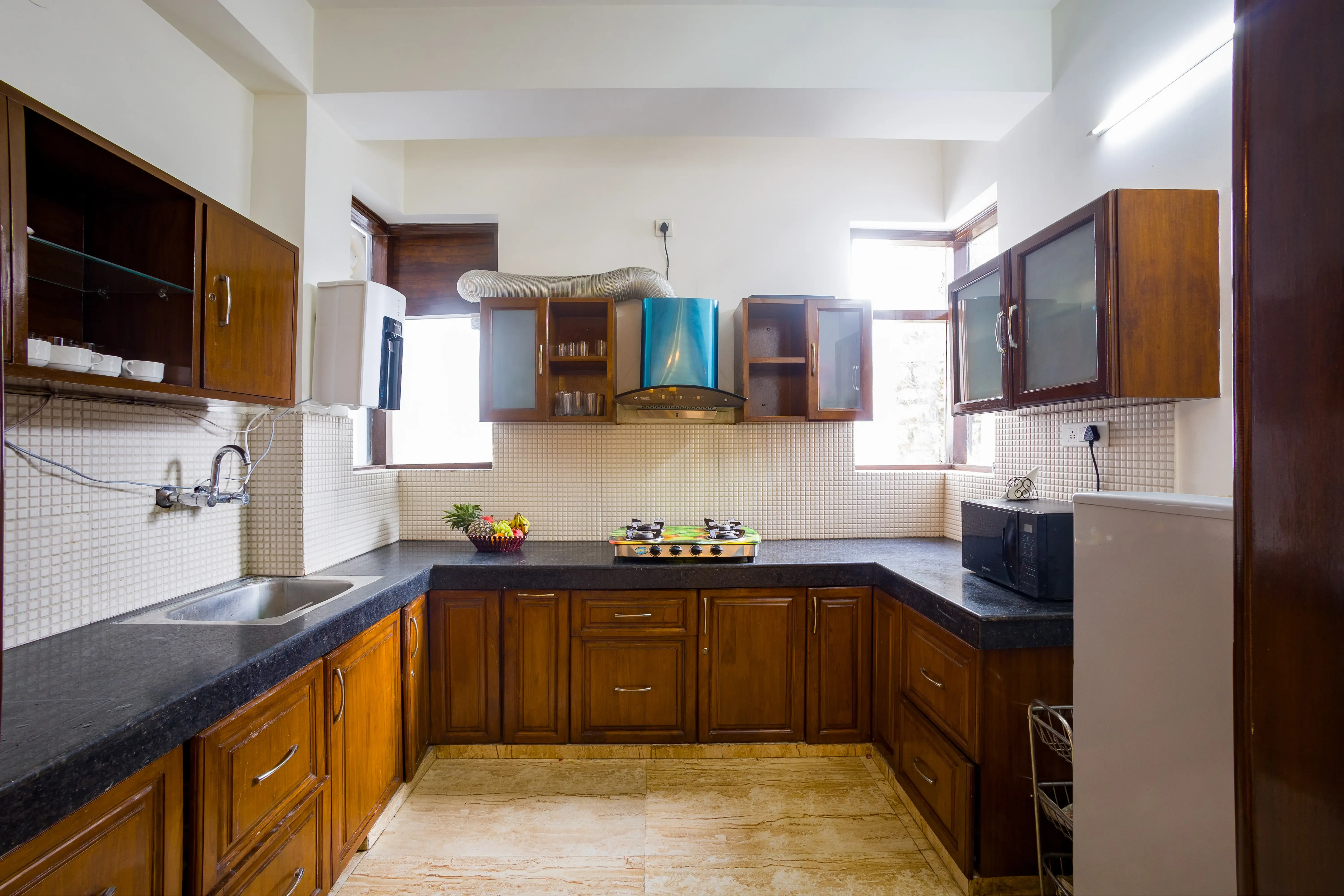Kasauli Woods Cottage | Hillside 3-BHK Retreat With Outdoor Lounge, Balcony & Scenic Views — photo 15