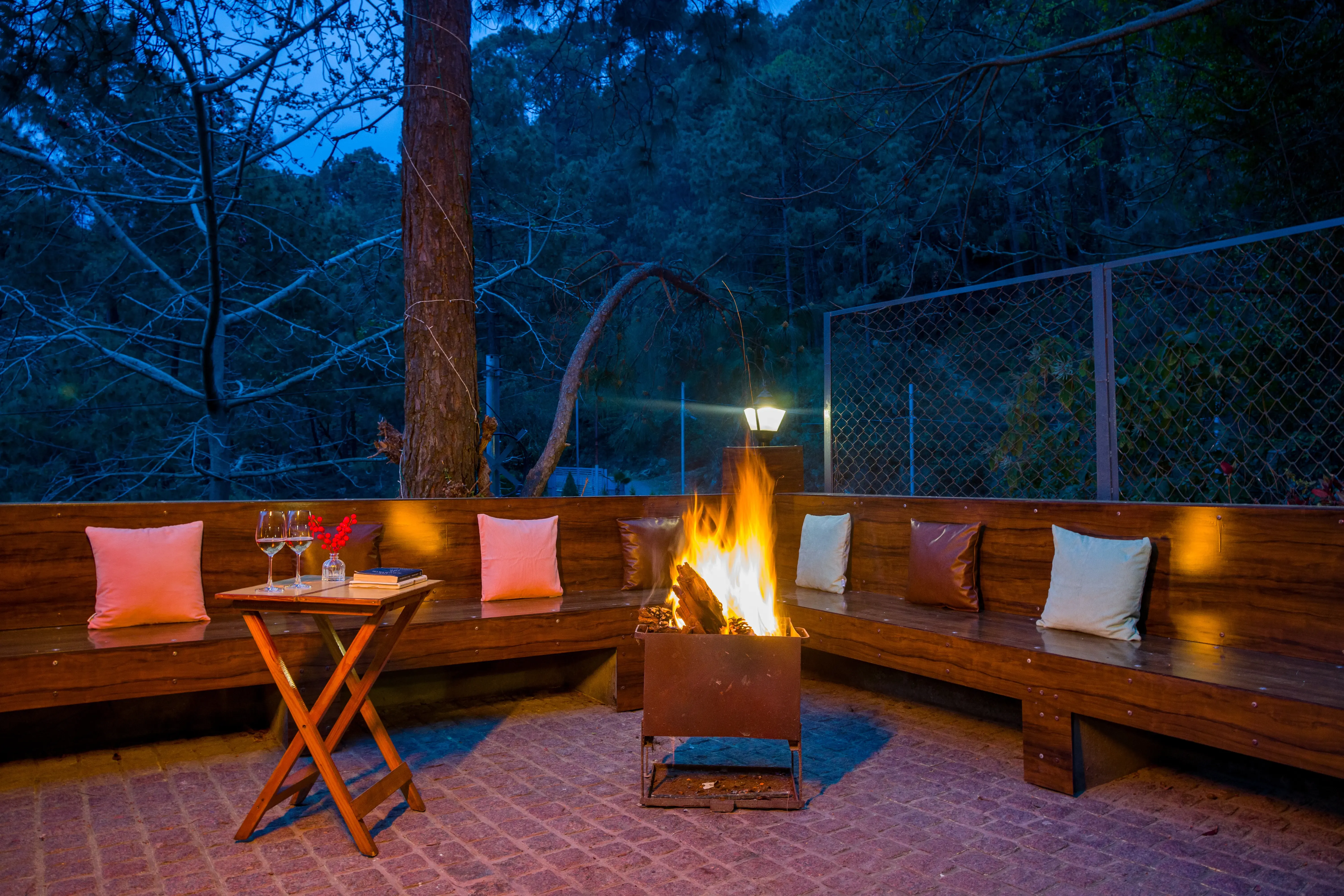 Kasauli Woods Cottage | Hillside 3-BHK Retreat With Outdoor Lounge, Balcony & Scenic Views — photo 2