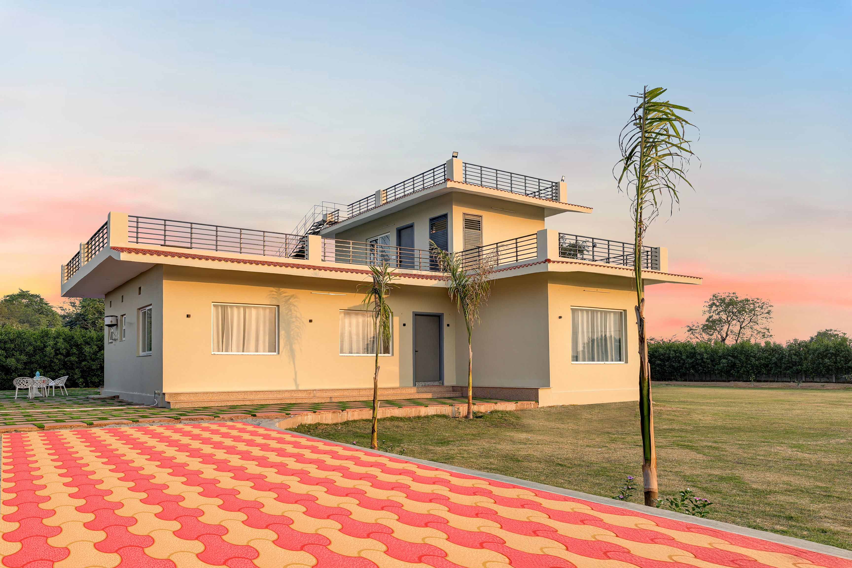 Lustra | 3-BHK Farmhouse With Private Pool, Lawn, Terrace & Bonfire | Near Mini Ladakh — photo 2
