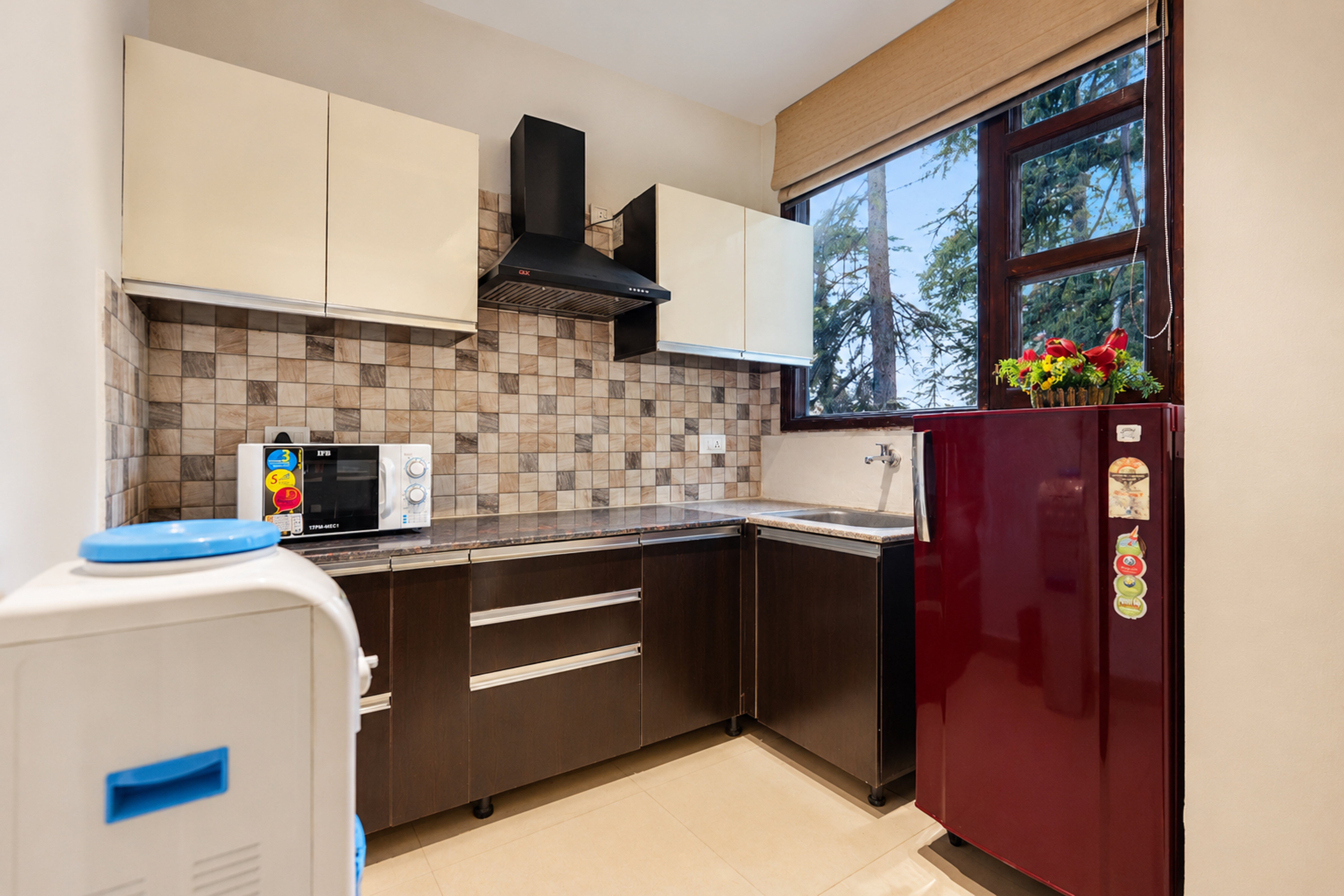 Kail Holiday In Homestay | Pet-Friendly 1 BHK Hill-View Apartment with Private Balcony, Reception, & Indoor Games — photo 9