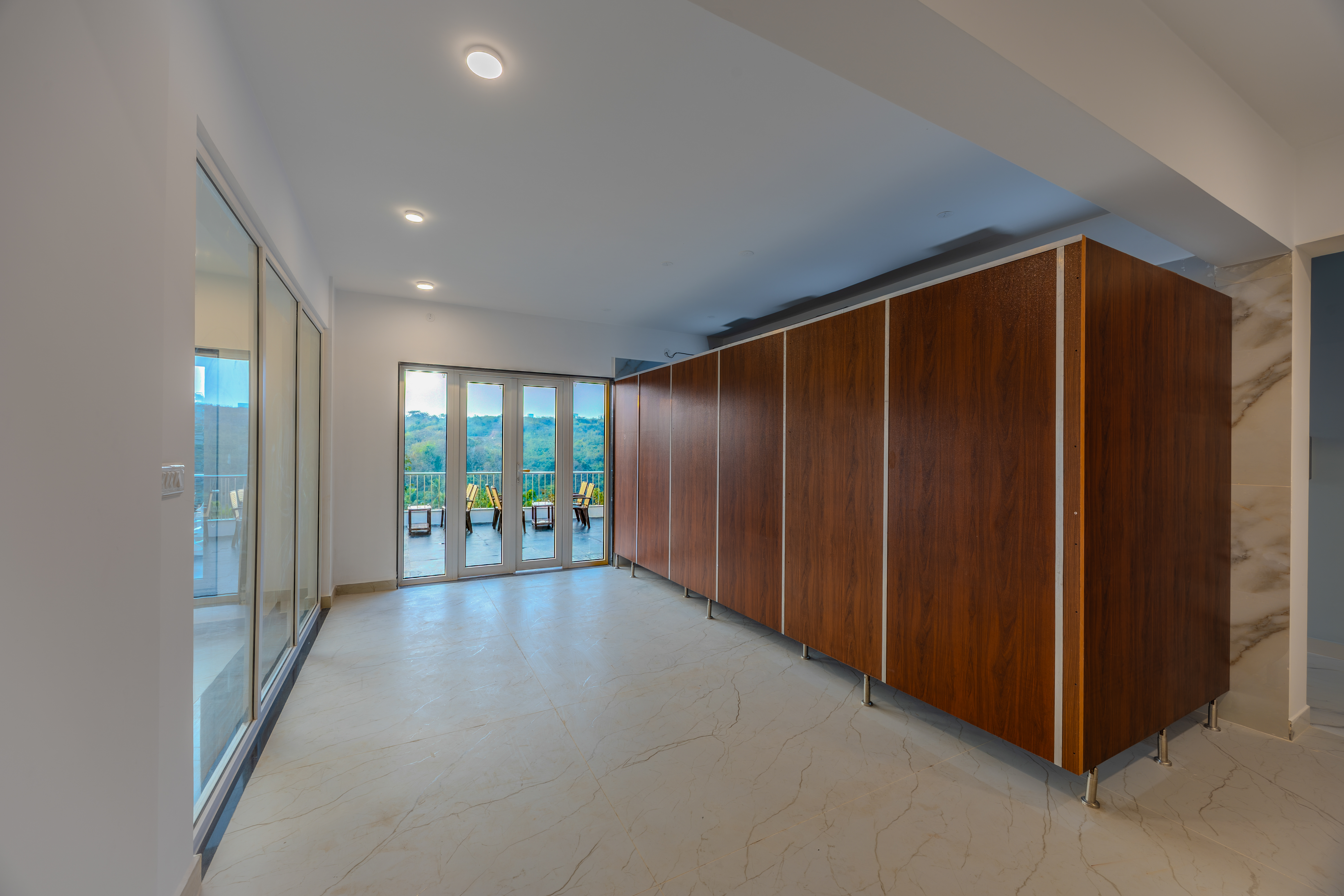 MidPoint Uno Suite | Pet-friendly 1-Room with Shared Outdoor Pool, Living Area & Entertainment Lounge | Lift Access — photo 26