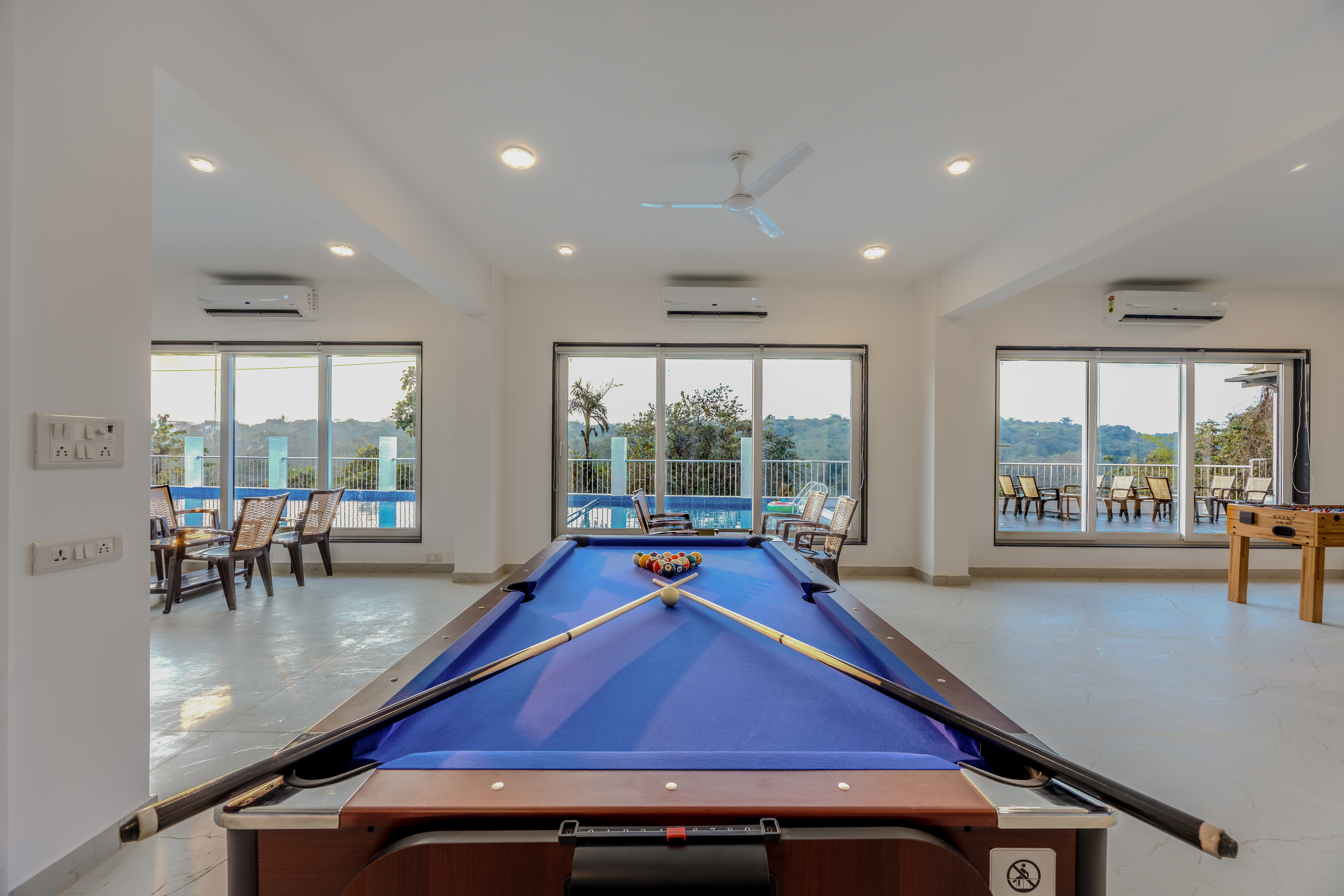 MidPoint Uno Suite | Pet-friendly 1-Room with Shared Outdoor Pool, Living Area & Entertainment Lounge | Lift Access — photo 24
