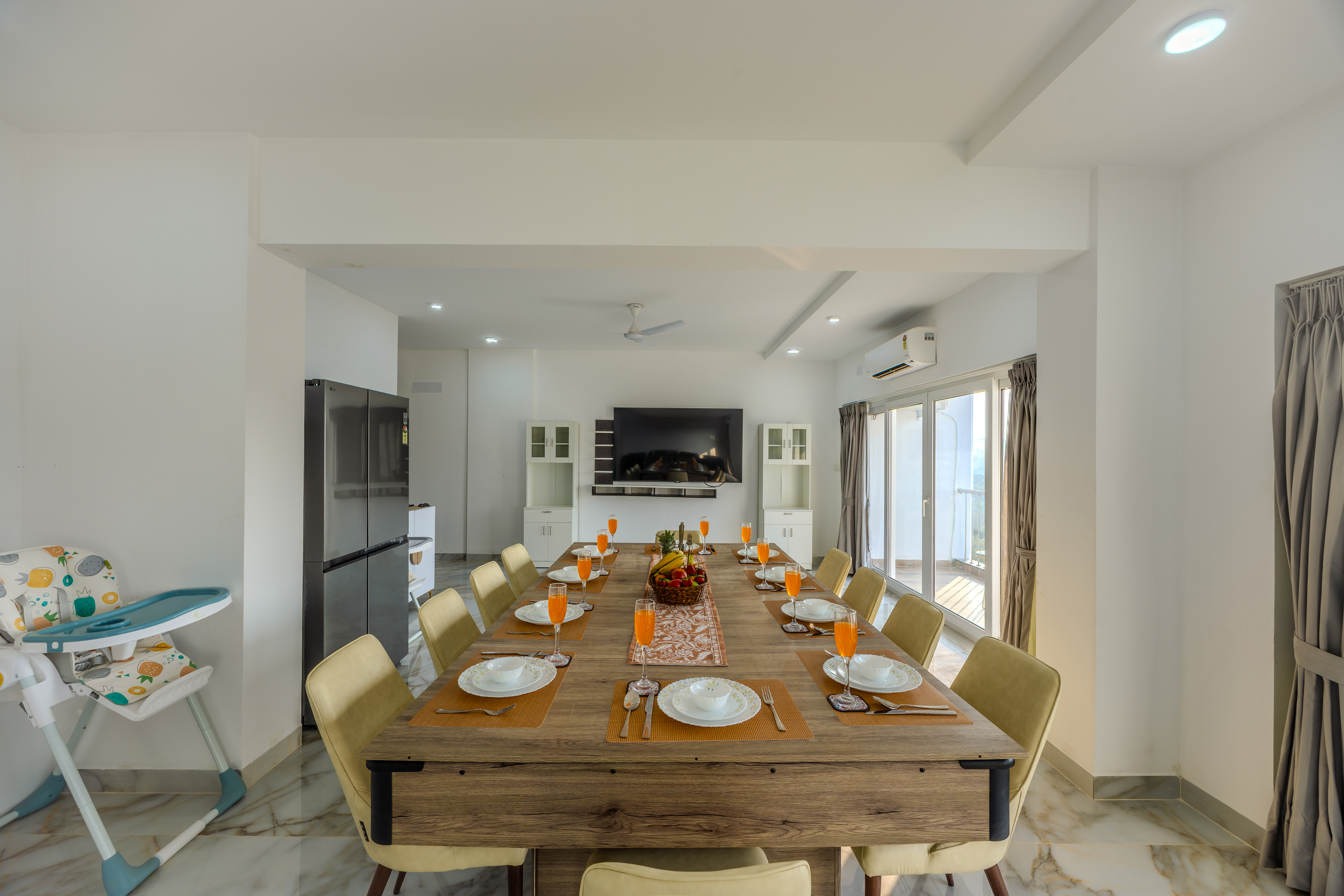 MidPoint Uno Suite | Pet-friendly 1-Room with Shared Outdoor Pool, Living Area & Entertainment Lounge | Lift Access — photo 21