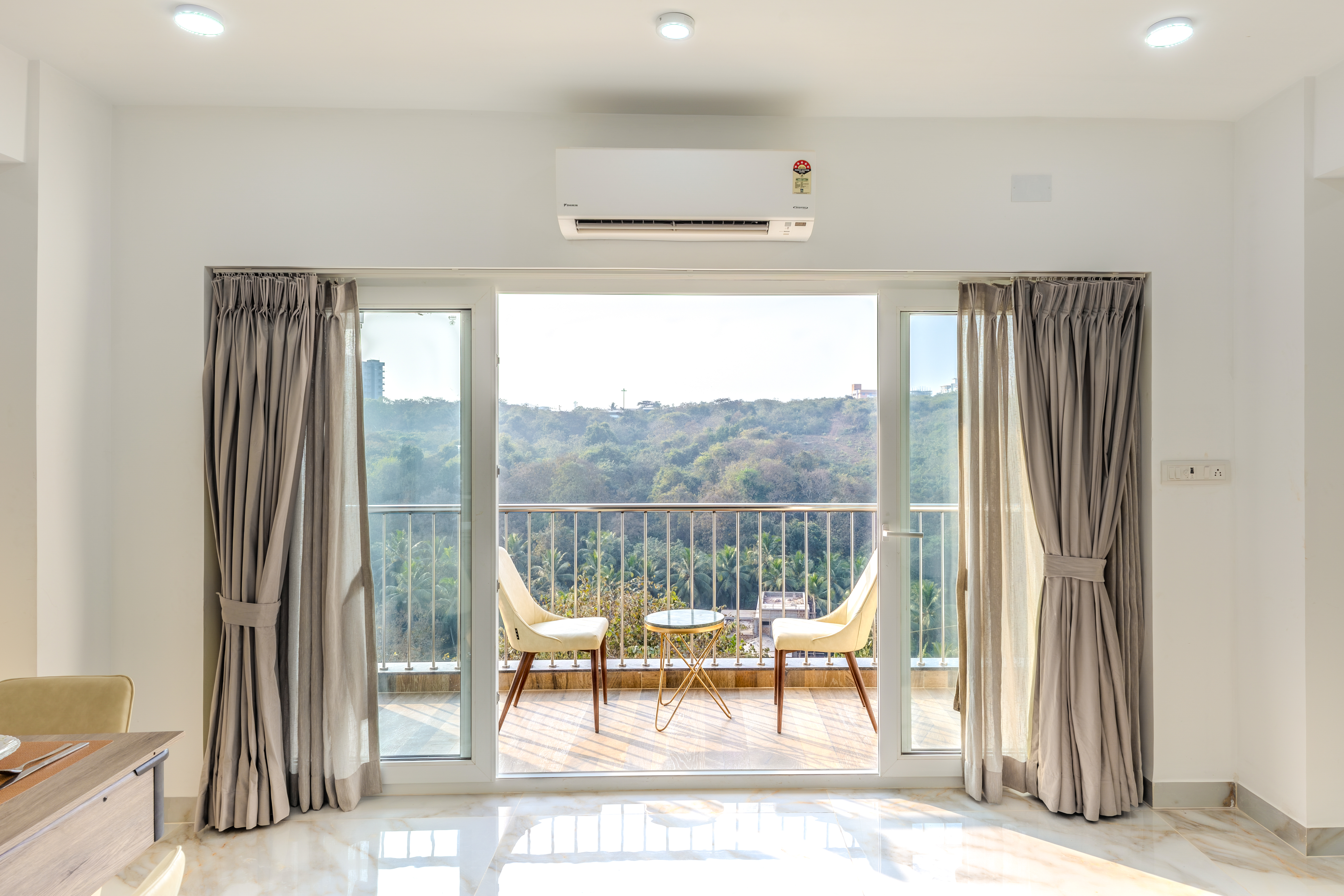 MidPoint Uno Suite | Pet-friendly 1-Room with Shared Outdoor Pool, Living Area & Entertainment Lounge | Lift Access — photo 8