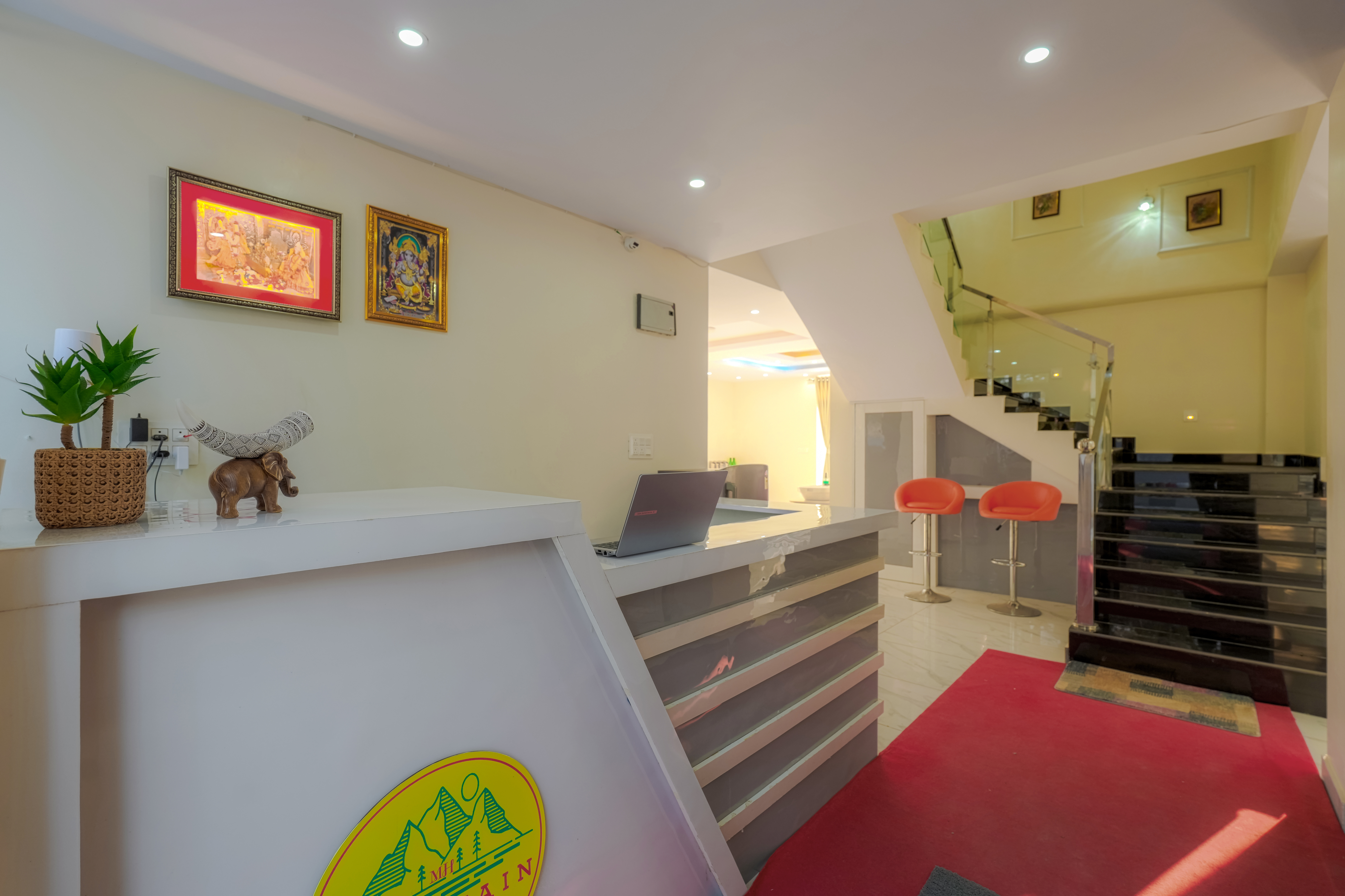 The Ridgeview Retreat Amelia | Hillside 2-Room Suite with Private Balcony, Bathtub & Restro | Near Naldehra Golf Course | Pet-friendly — photo 23