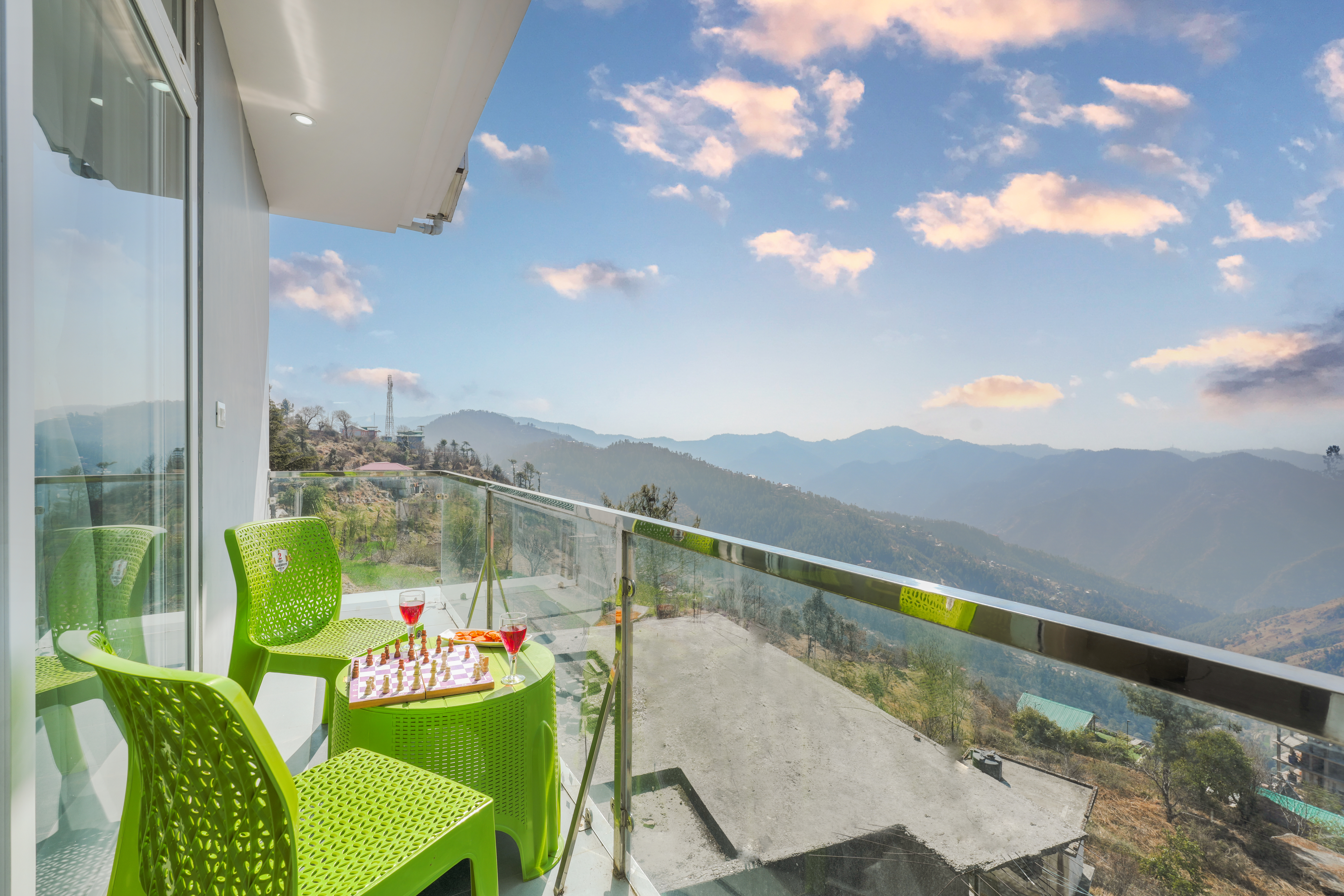 The Ridgeview Retreat Amelia | Hillside 2-Room Suite with Private Balcony, Bathtub & Restro | Near Naldehra Golf Course | Pet-friendly — photo 13