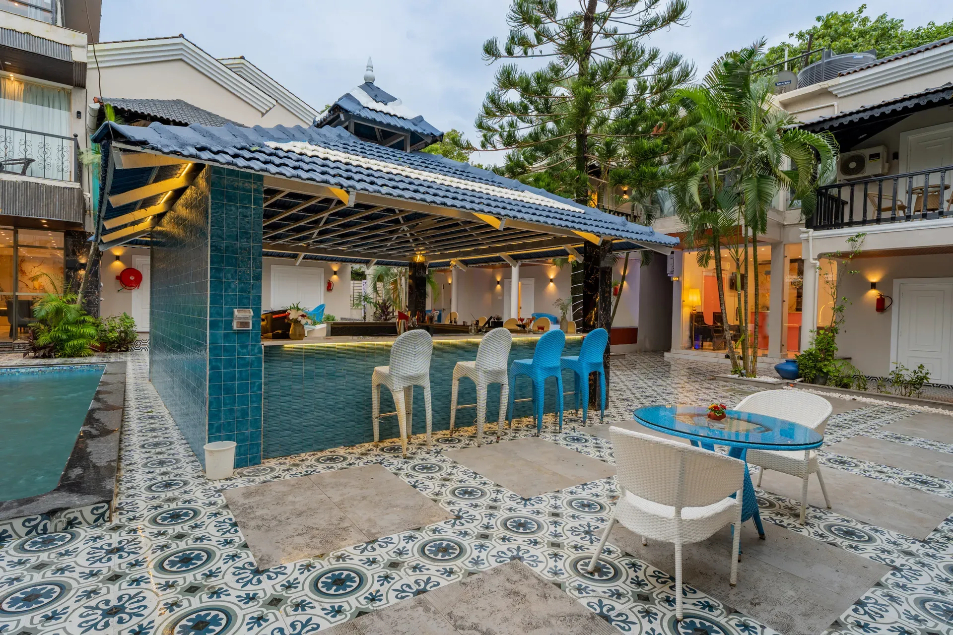 Emperor Ozran | Superior With Common Pool, Restaurant & Bar — photo 9