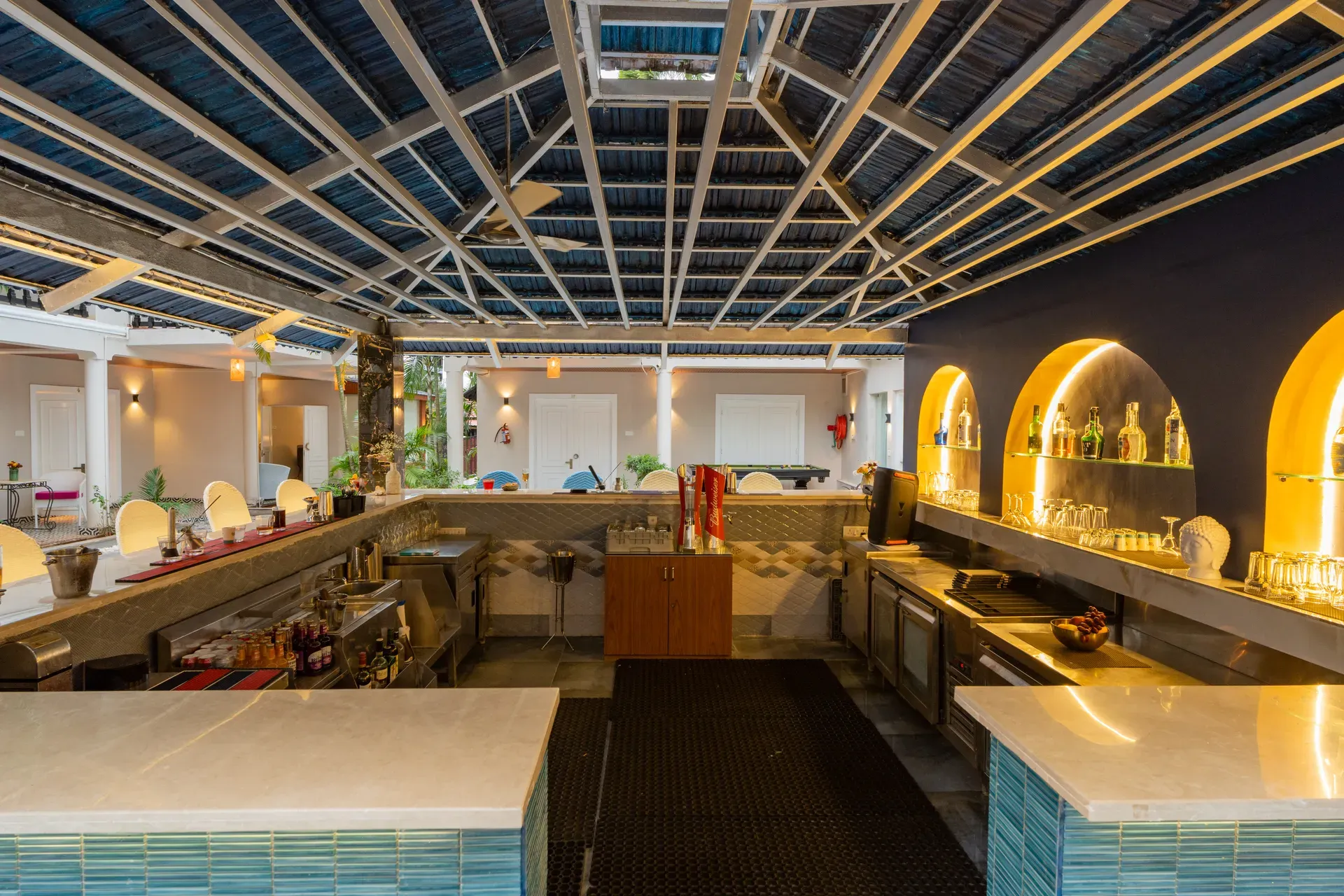 Emperor Ozran | Superior With Common Pool, Restaurant & Bar — photo 7