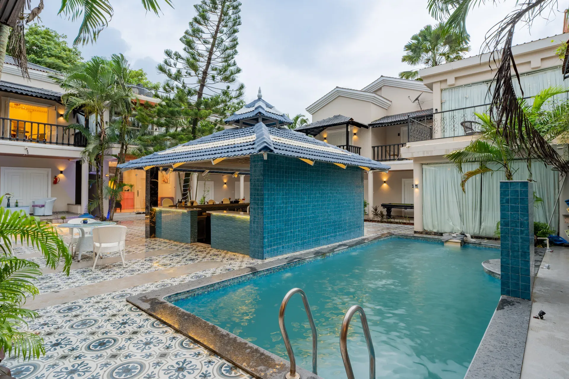 Emperor Ozran | Superior With Common Pool, Restaurant & Bar — photo 6