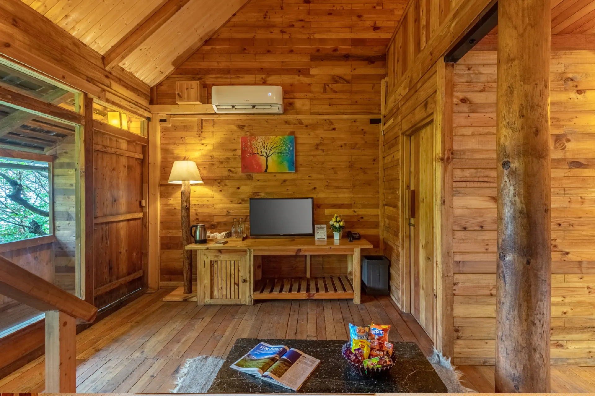 Suro Woodcrest Chalet | Pet-friendly Stay With Loft, Restaurant & Outdoor Seating — photo 12