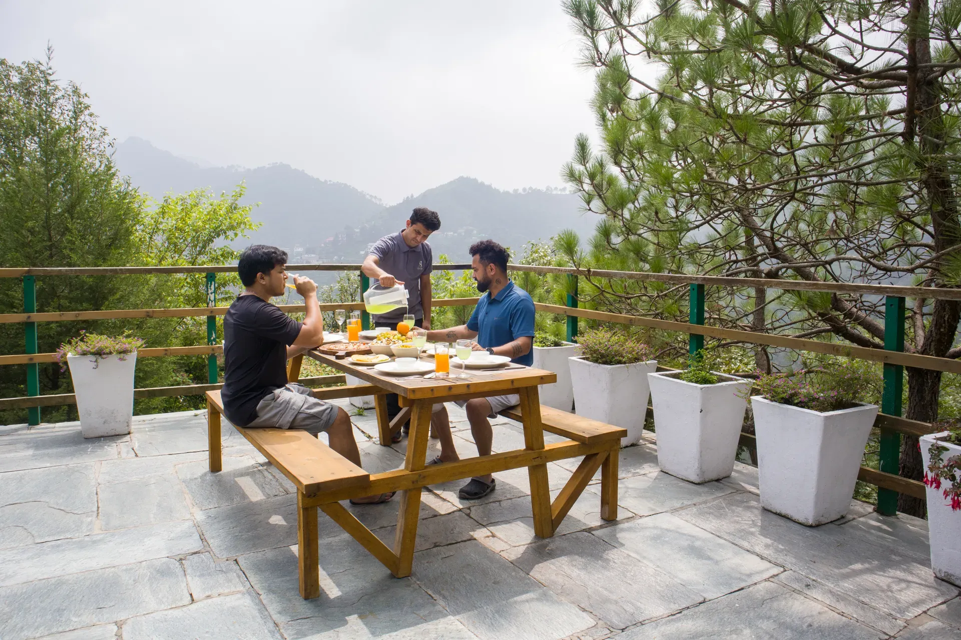Suro Woodcrest Chalet | Pet-friendly Stay With Loft, Restaurant & Outdoor Seating — photo 3